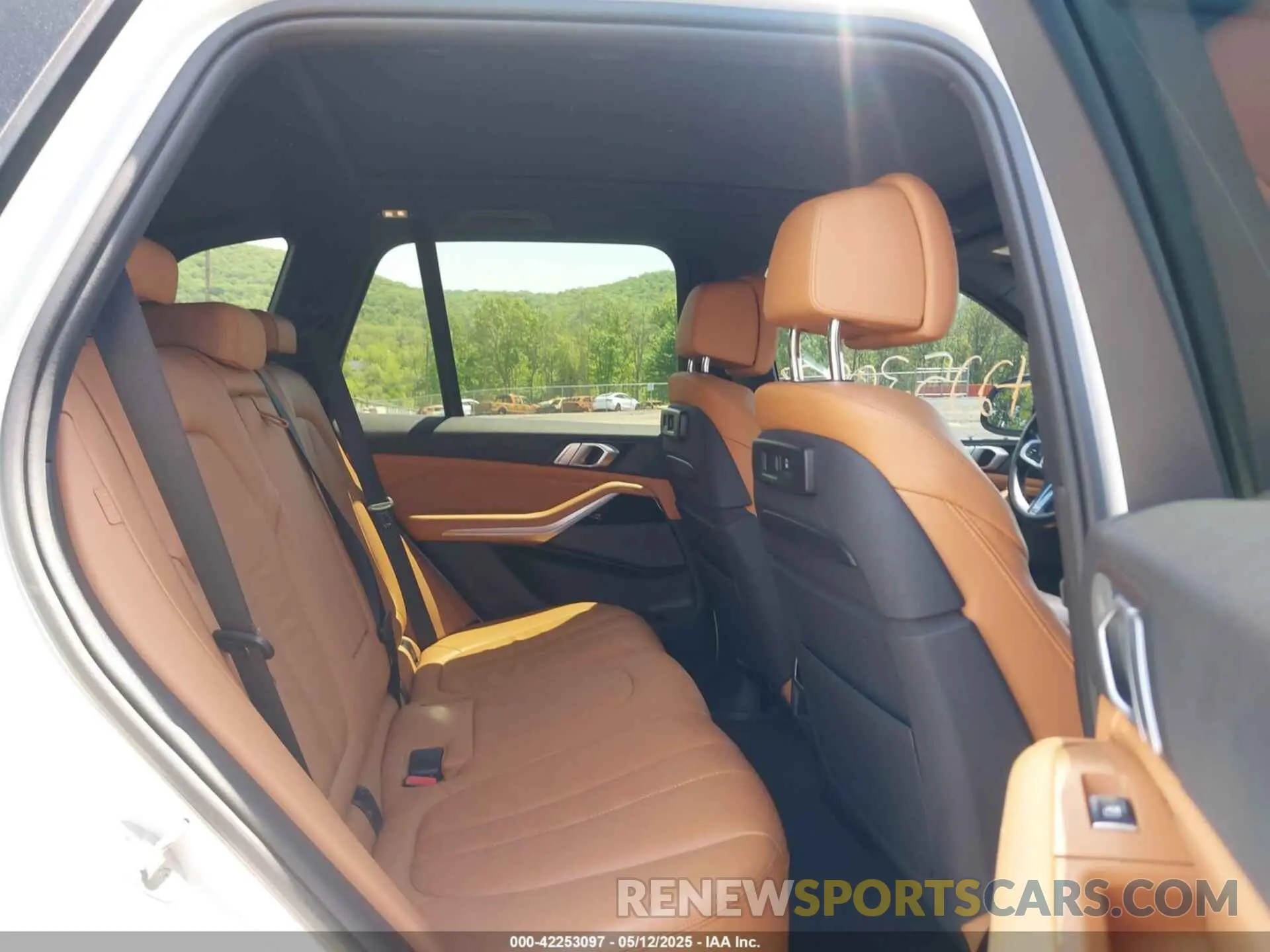 8 Photograph of a damaged car 5UXJU2C57KLN66278 BMW X5 2019