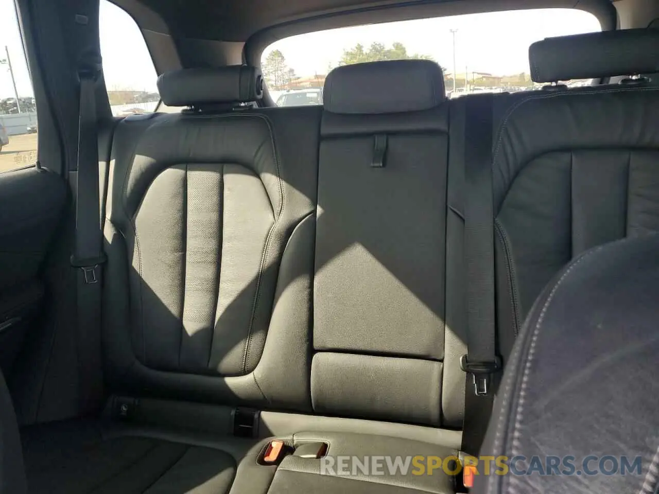 10 Photograph of a damaged car 5UXJU2C59KLN65147 BMW X5 2019