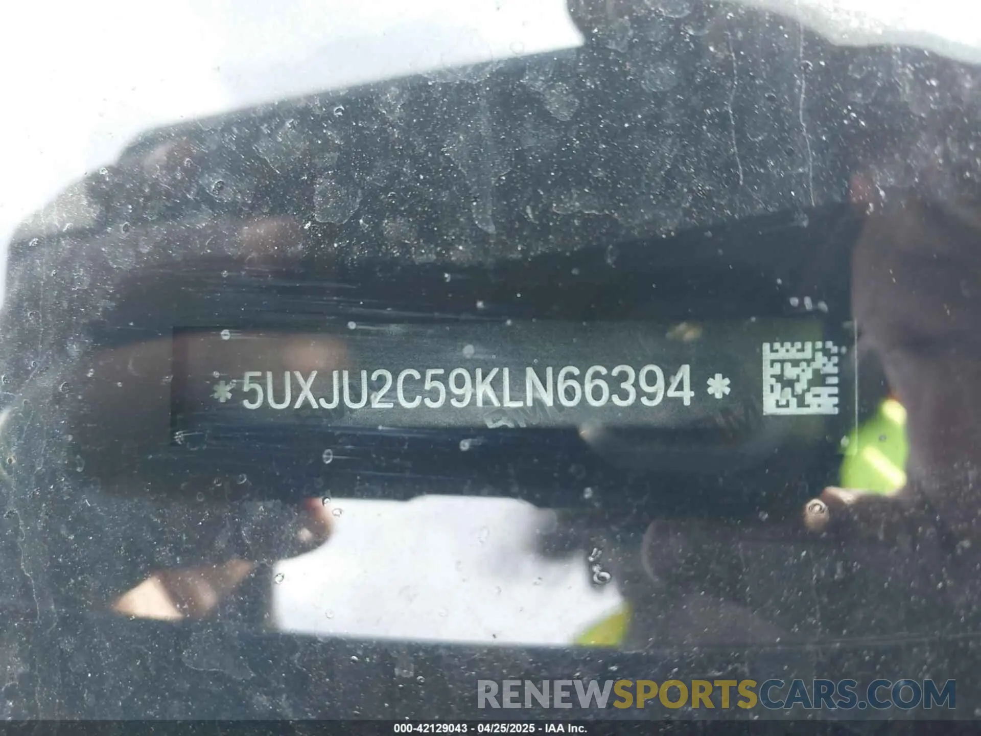 17 Photograph of a damaged car 5UXJU2C59KLN66394 BMW X5 2019