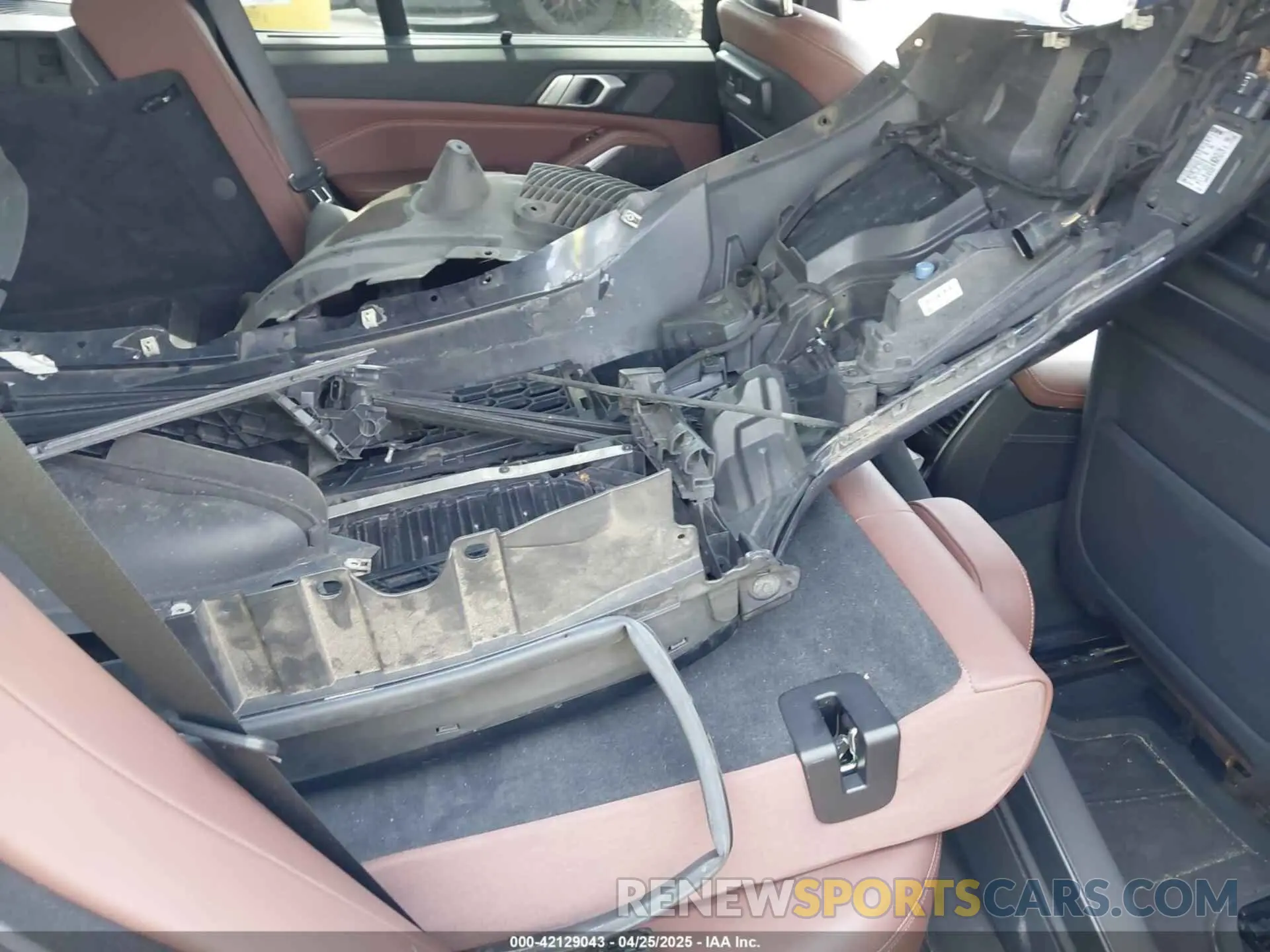 8 Photograph of a damaged car 5UXJU2C59KLN66394 BMW X5 2019