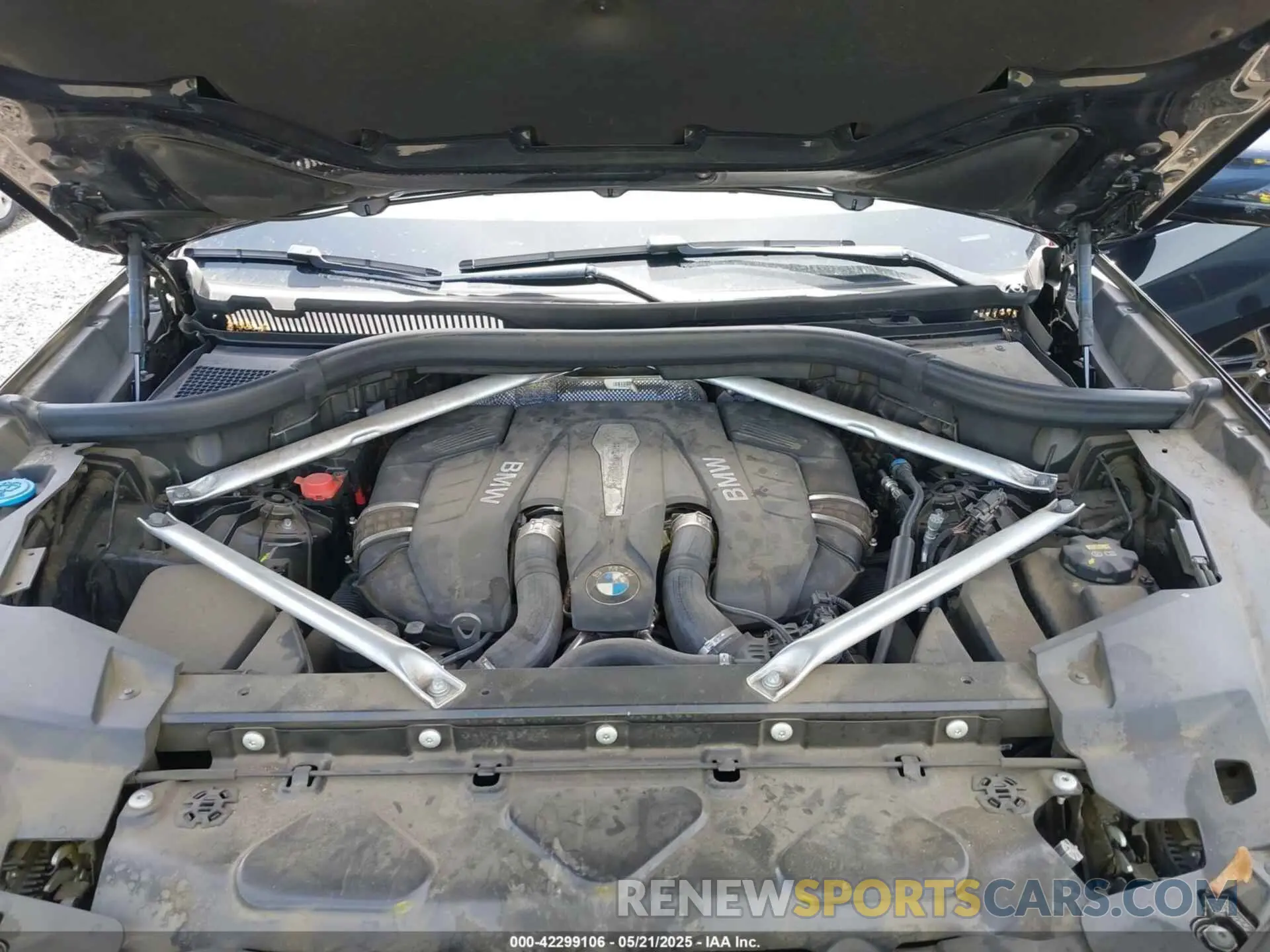 10 Photograph of a damaged car 5UXJU2C5XKLB15431 BMW X5 2019
