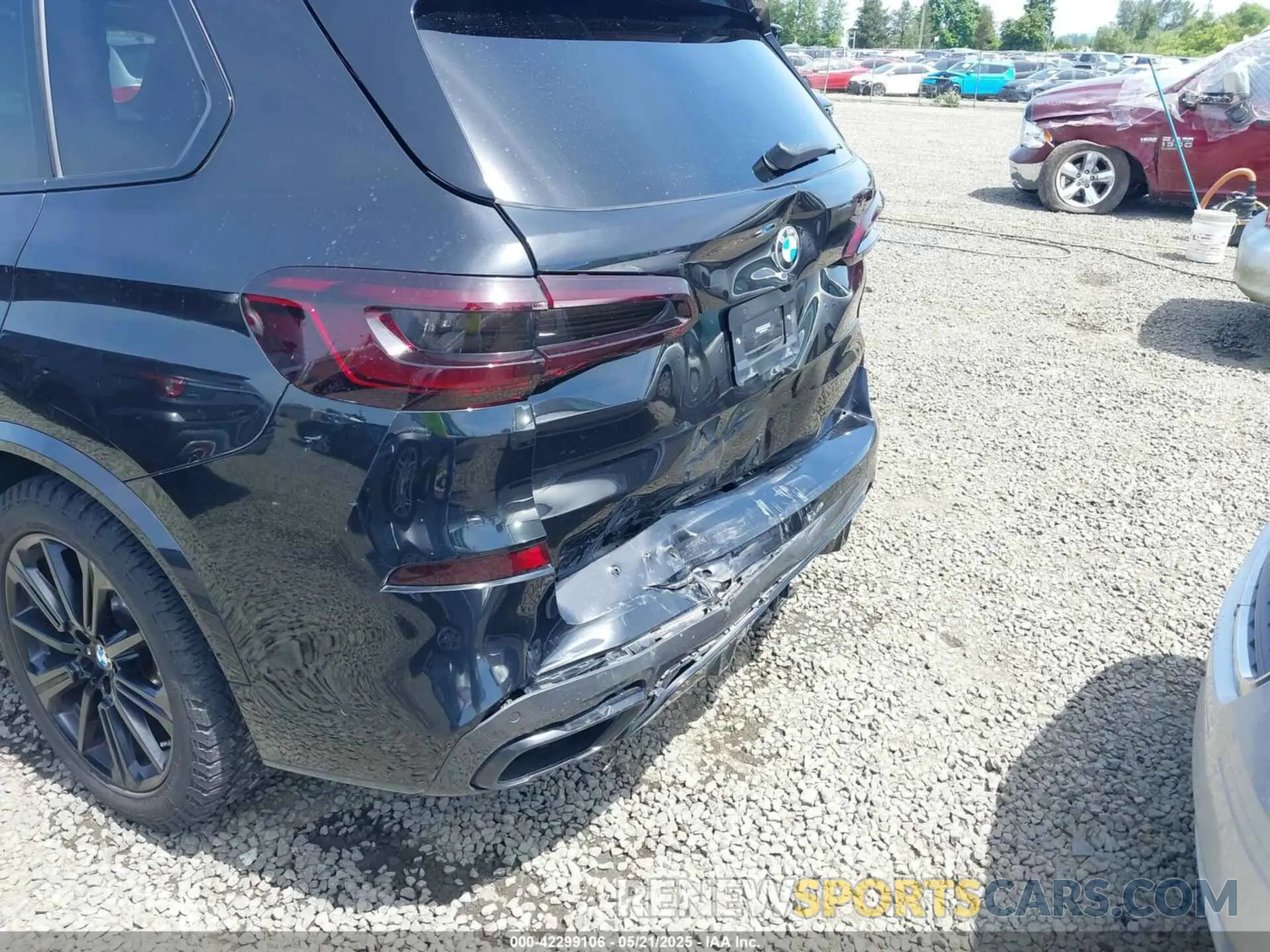 17 Photograph of a damaged car 5UXJU2C5XKLB15431 BMW X5 2019