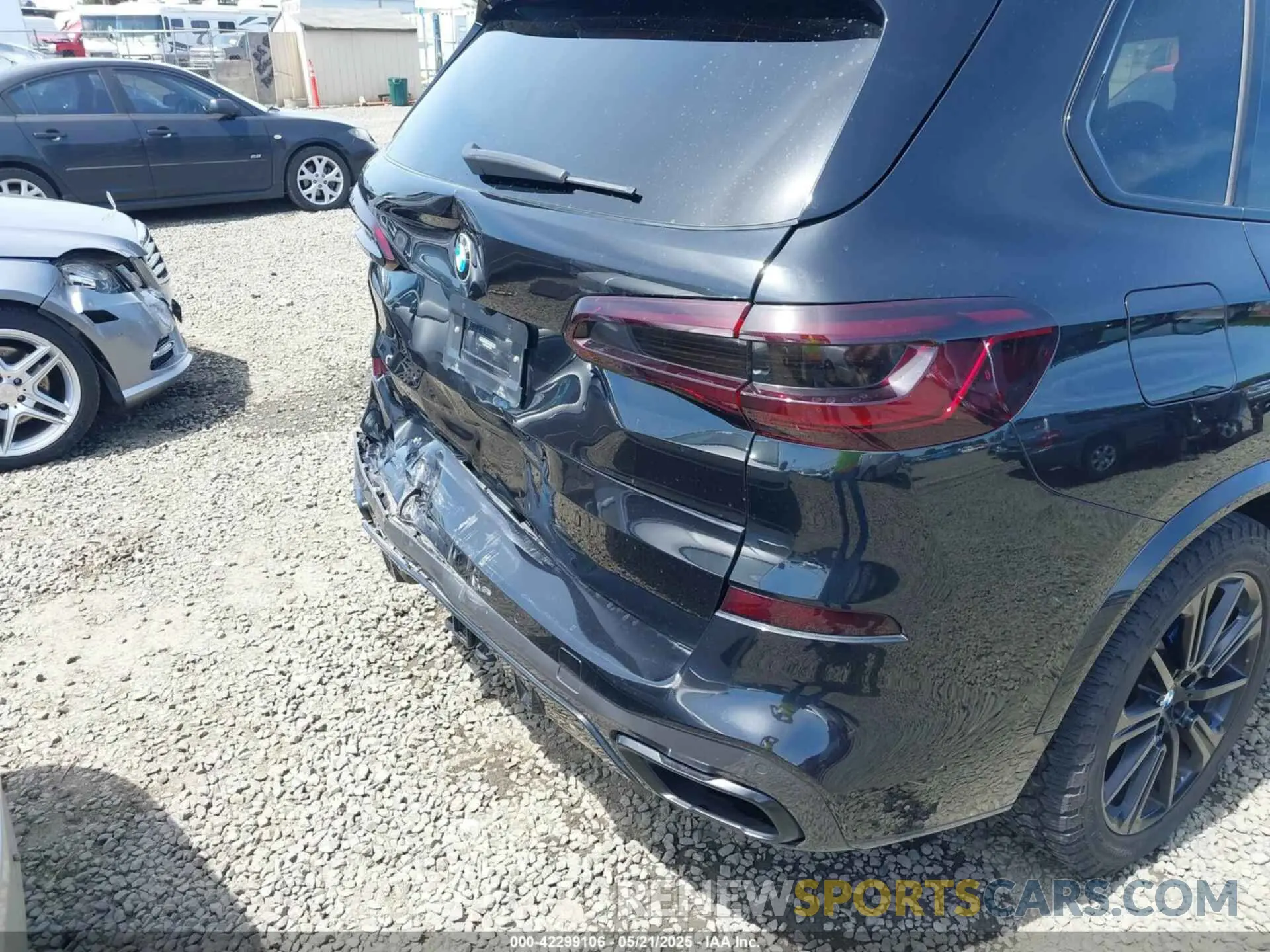 18 Photograph of a damaged car 5UXJU2C5XKLB15431 BMW X5 2019