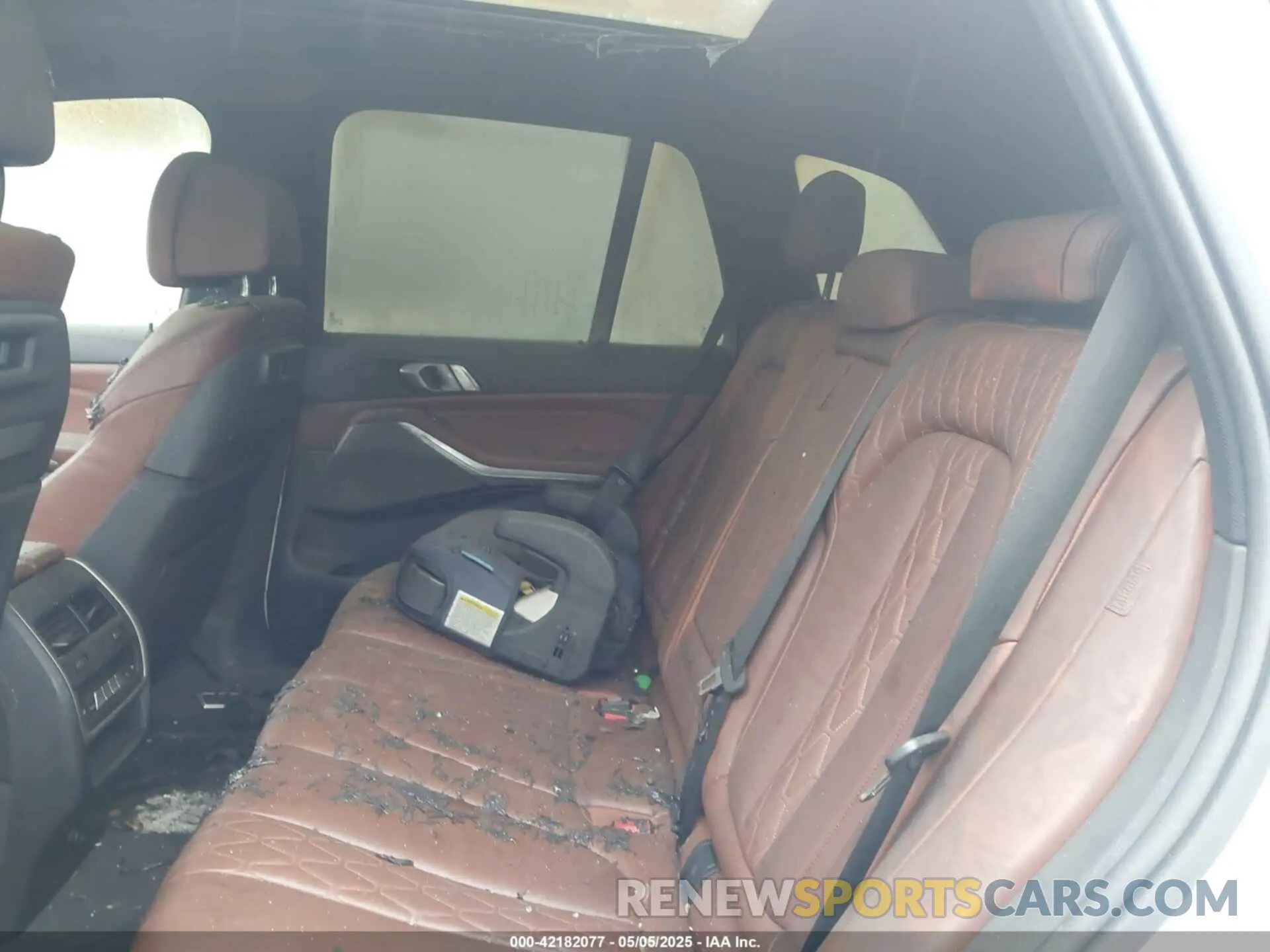 12 Photograph of a damaged car 5UXJU2C5XKLN64637 BMW X5 2019