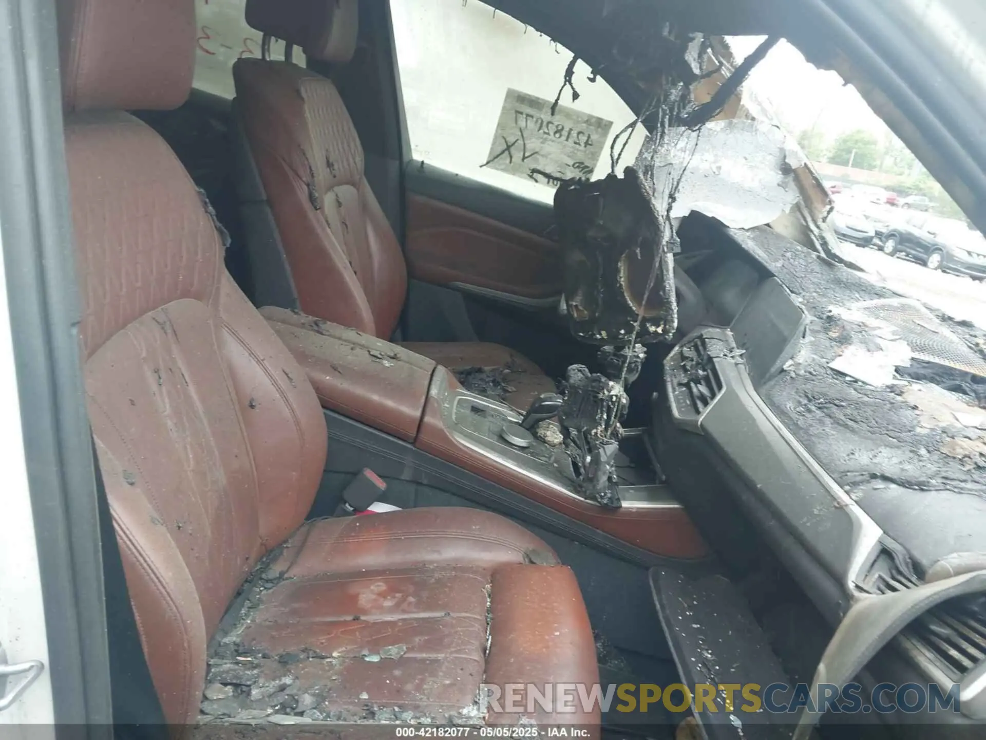 5 Photograph of a damaged car 5UXJU2C5XKLN64637 BMW X5 2019