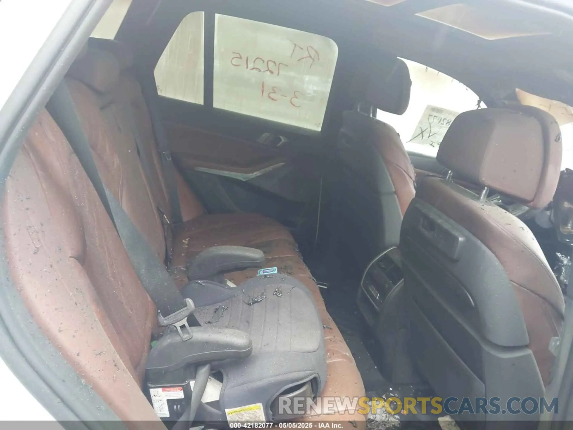 8 Photograph of a damaged car 5UXJU2C5XKLN64637 BMW X5 2019