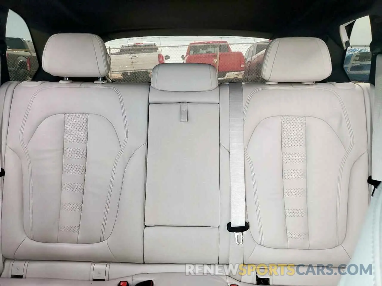 10 Photograph of a damaged car 5UXJU2C5XKLN66811 BMW X5 2019