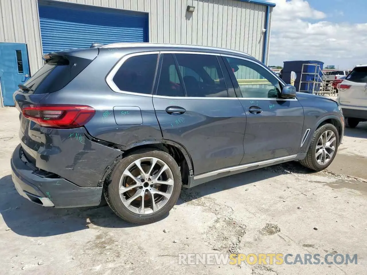 3 Photograph of a damaged car 5UXCR4C01L9B35432 BMW X5 2020