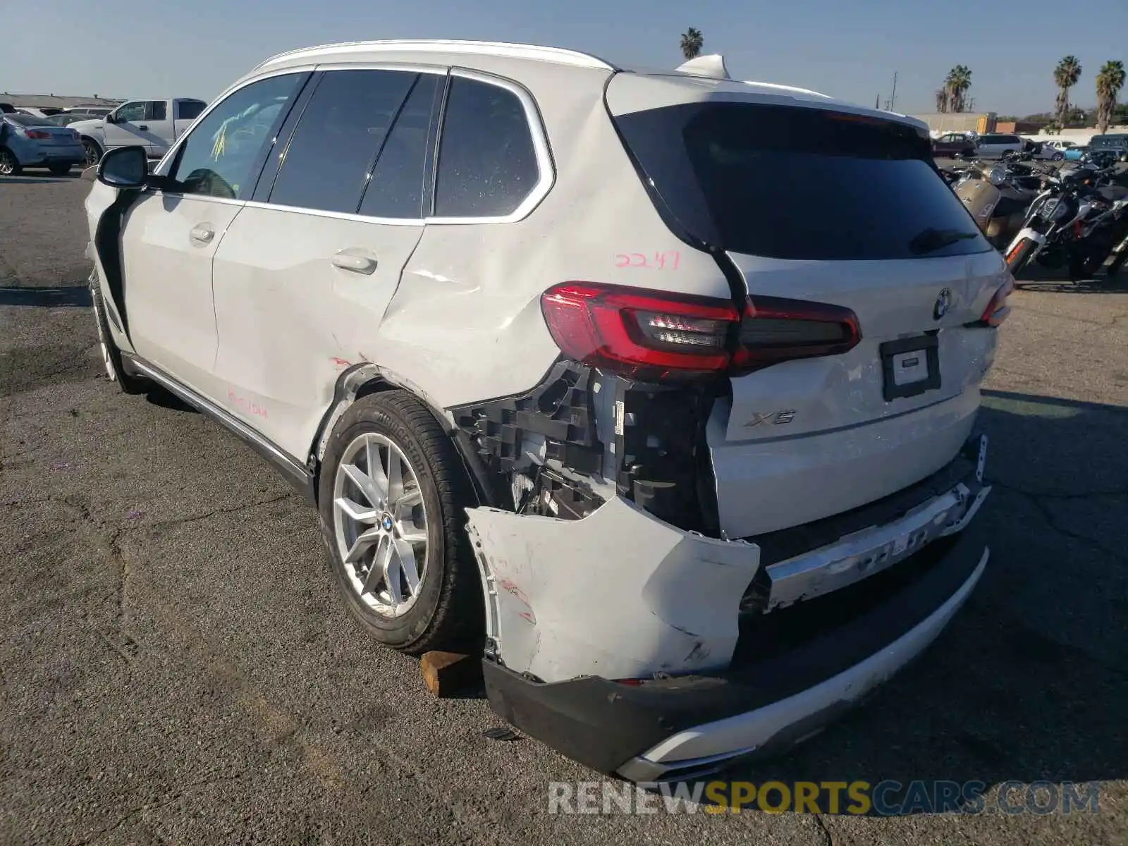 3 Photograph of a damaged car 5UXCR4C01L9B68723 BMW X5 2020