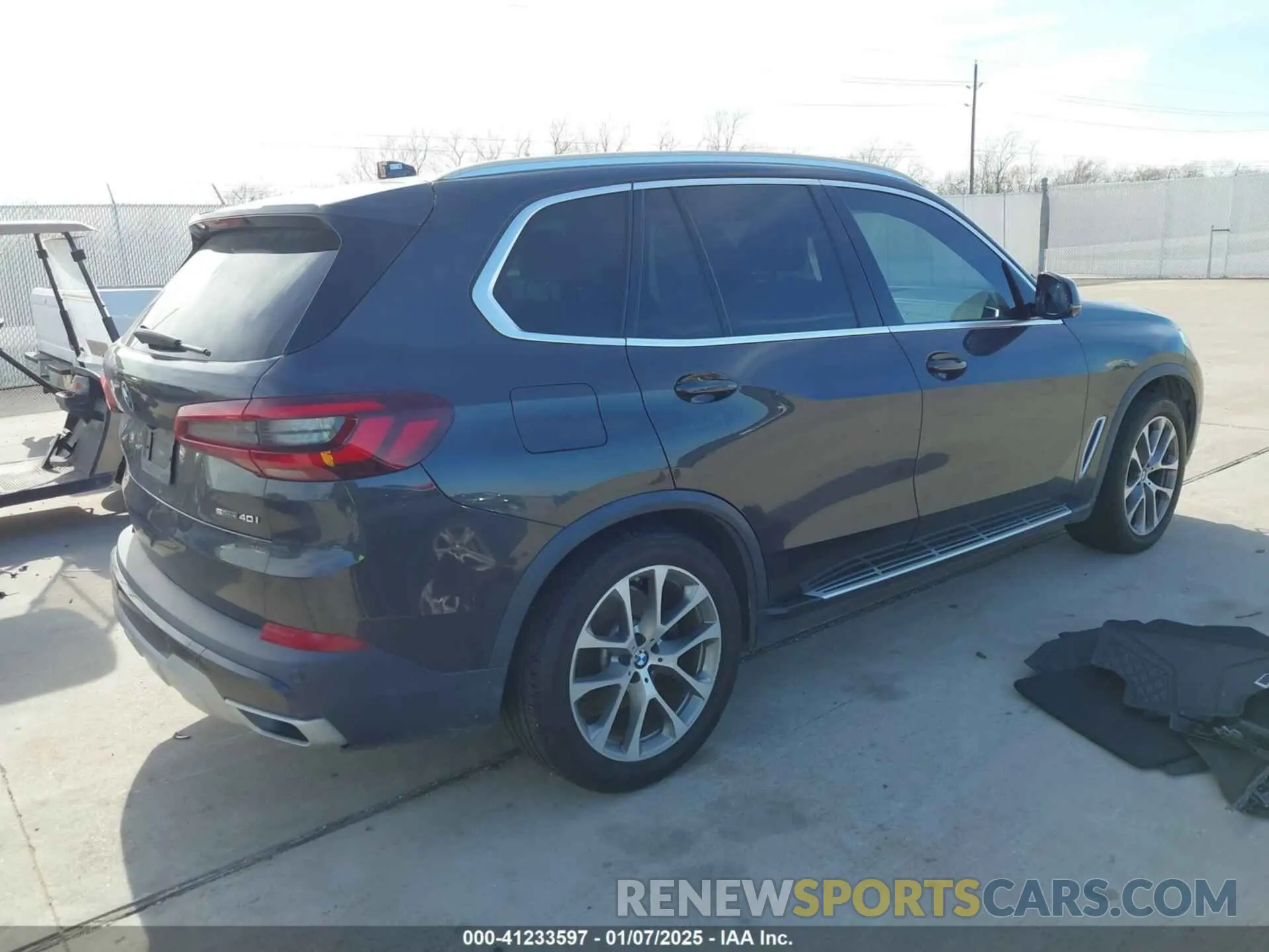 4 Photograph of a damaged car 5UXCR4C01L9C29648 BMW X5 2020