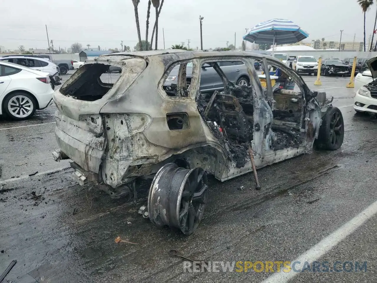 3 Photograph of a damaged car 5UXCR4C01L9D46906 BMW X5 2020