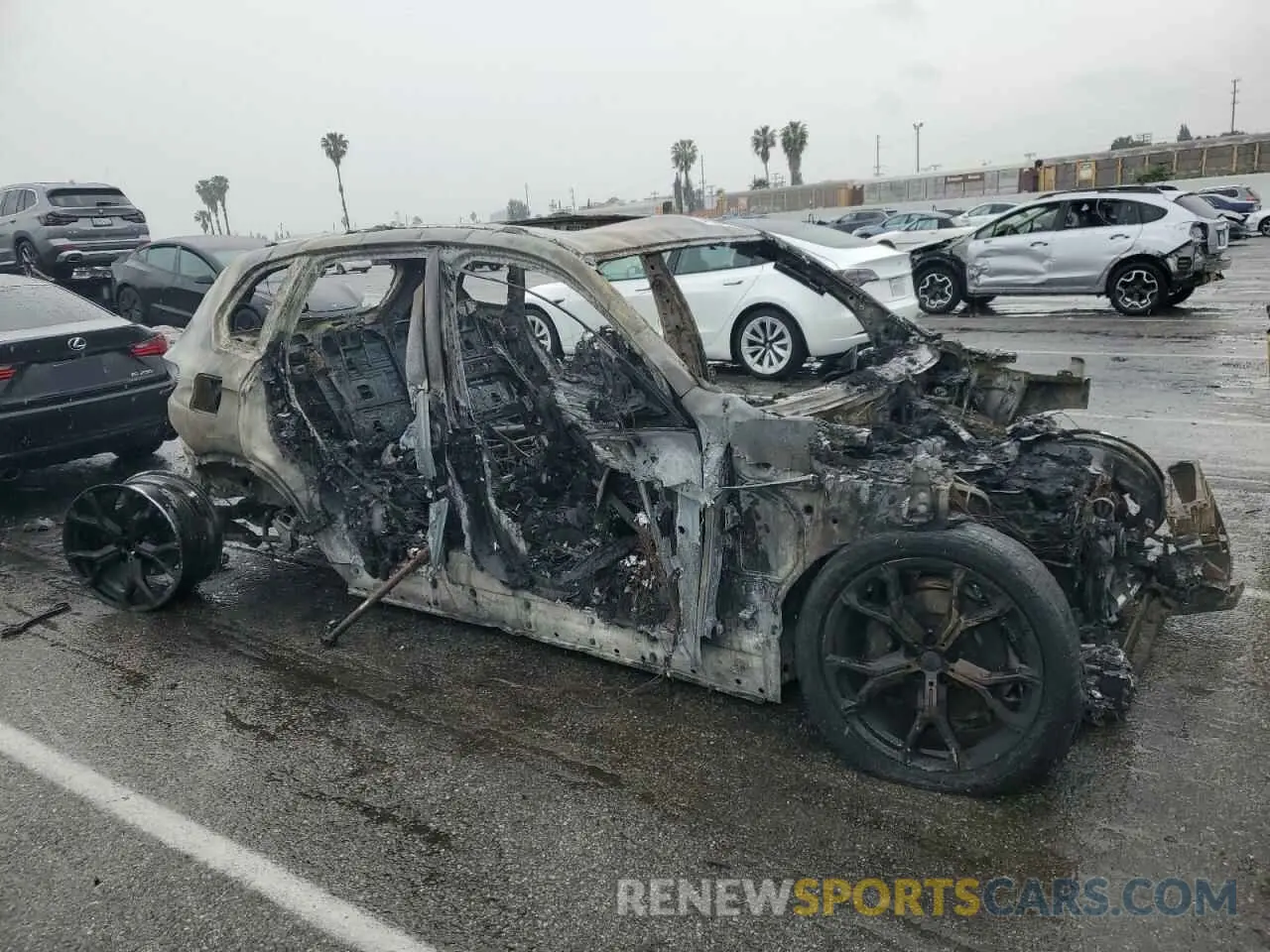 4 Photograph of a damaged car 5UXCR4C01L9D46906 BMW X5 2020