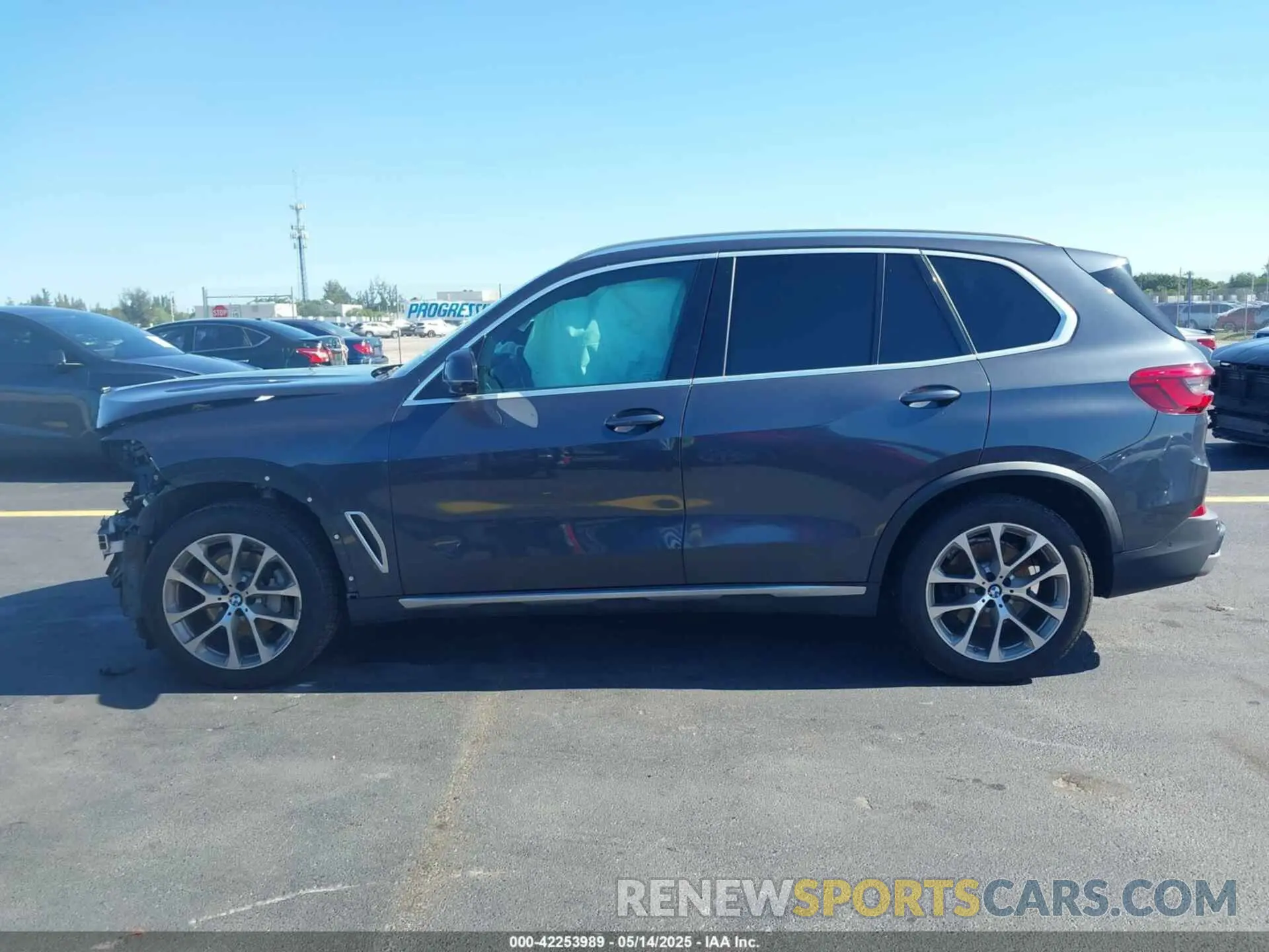 14 Photograph of a damaged car 5UXCR4C01LLW64122 BMW X5 2020