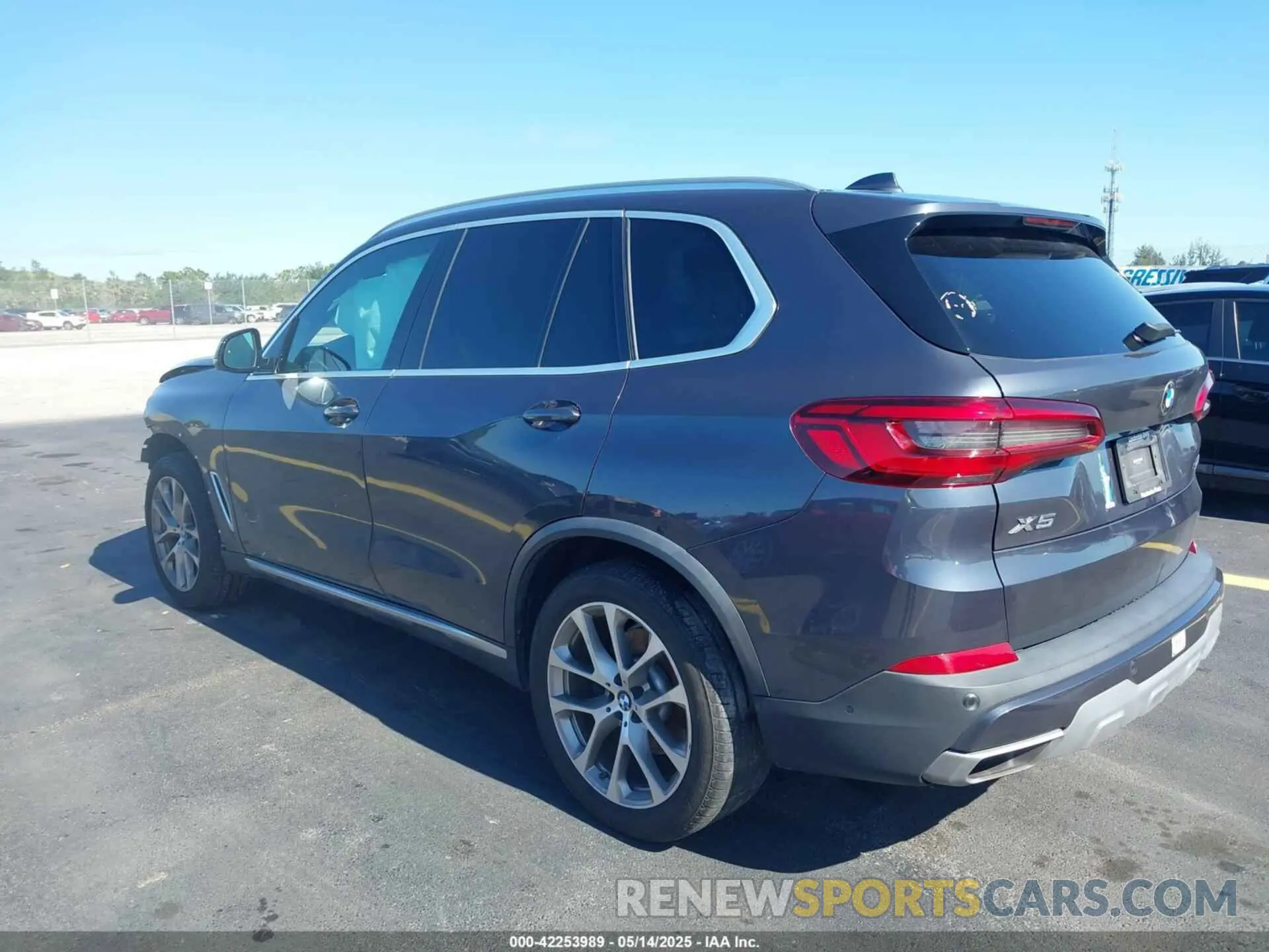3 Photograph of a damaged car 5UXCR4C01LLW64122 BMW X5 2020