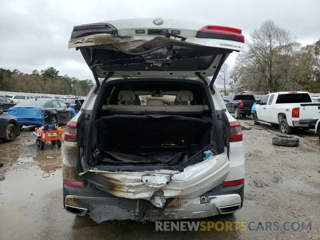 6 Photograph of a damaged car 5UXCR4C04L9C45455 BMW X5 2020