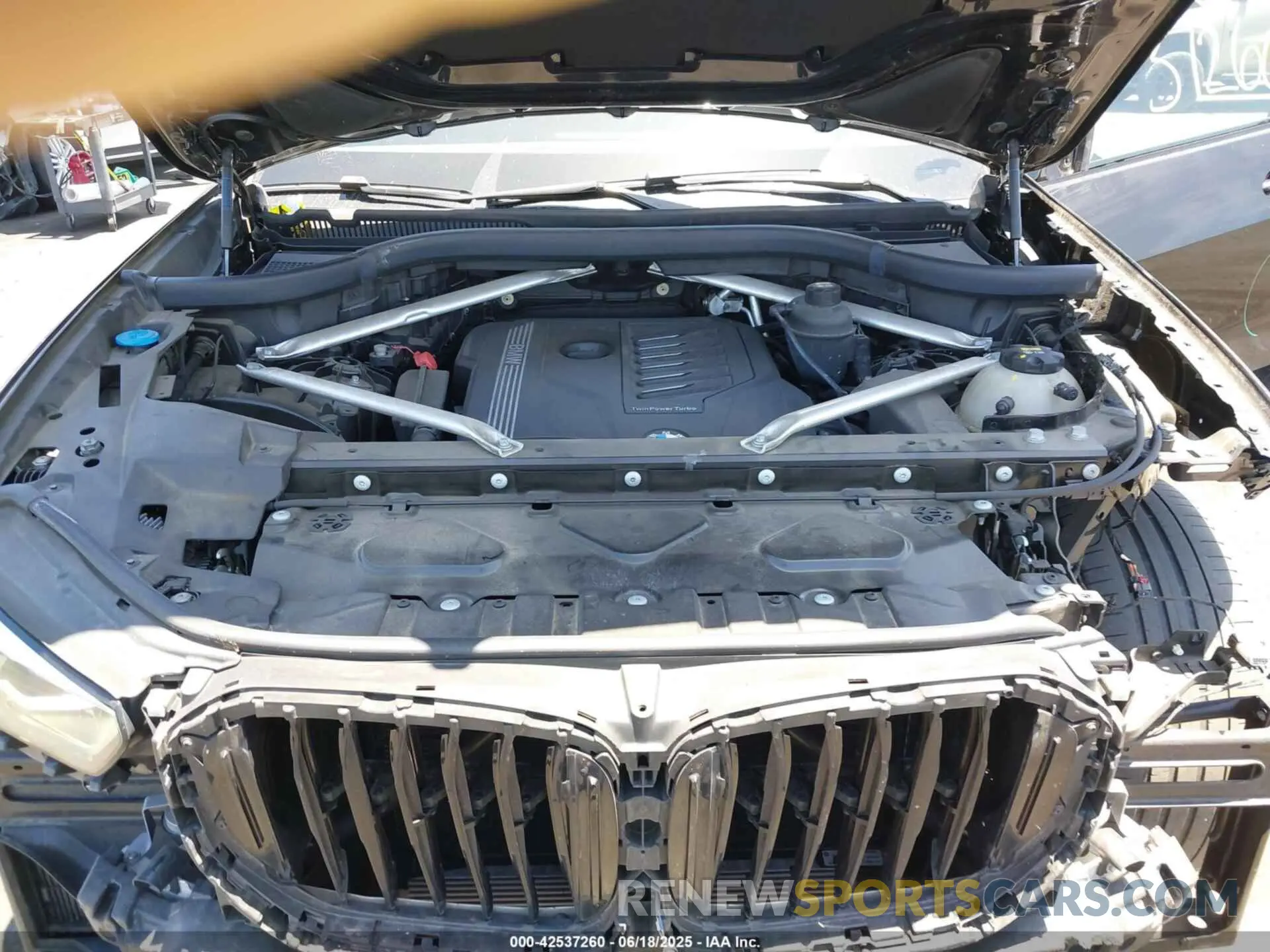10 Photograph of a damaged car 5UXCR4C05L9B38334 BMW X5 2020