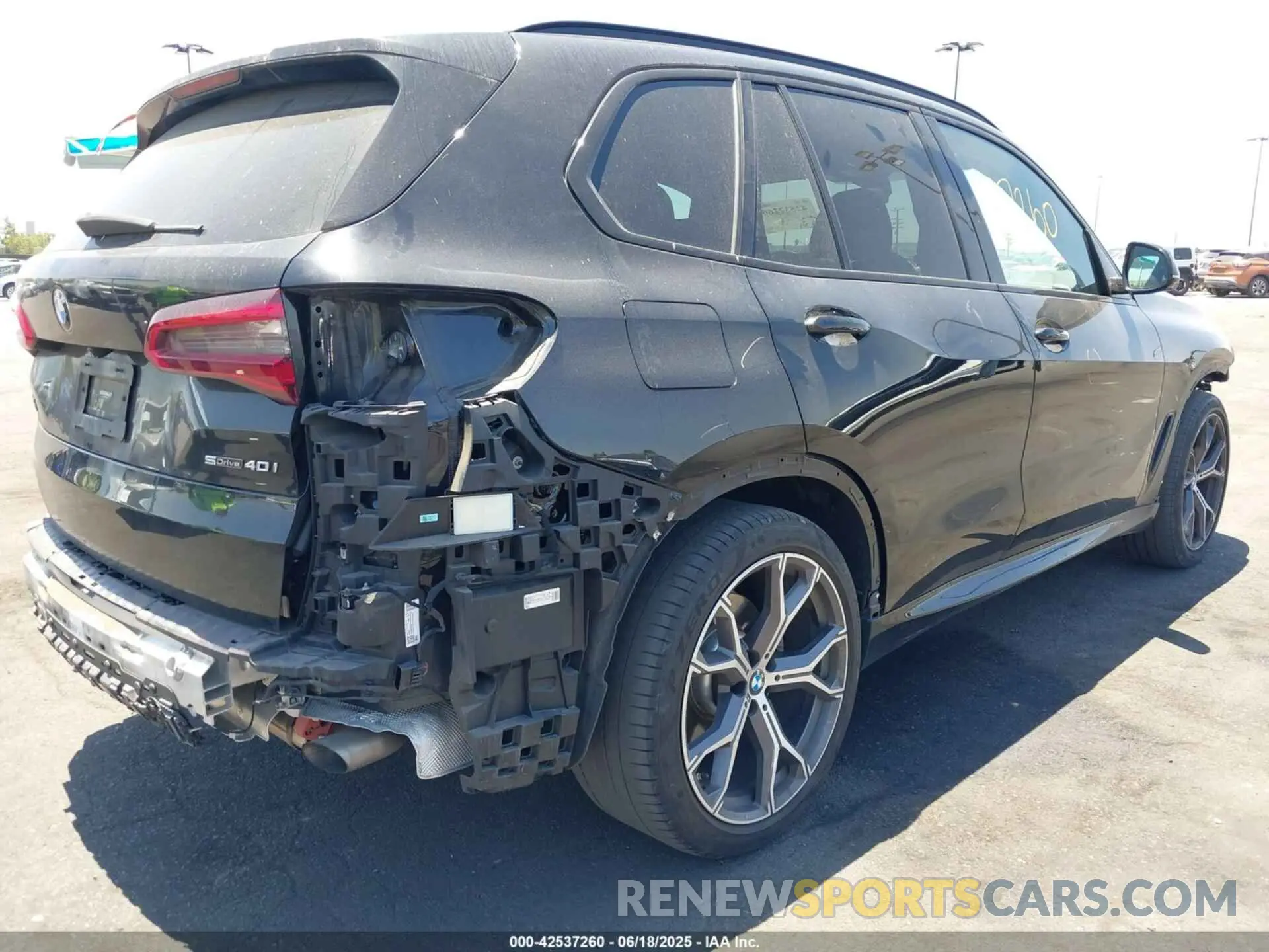 4 Photograph of a damaged car 5UXCR4C05L9B38334 BMW X5 2020