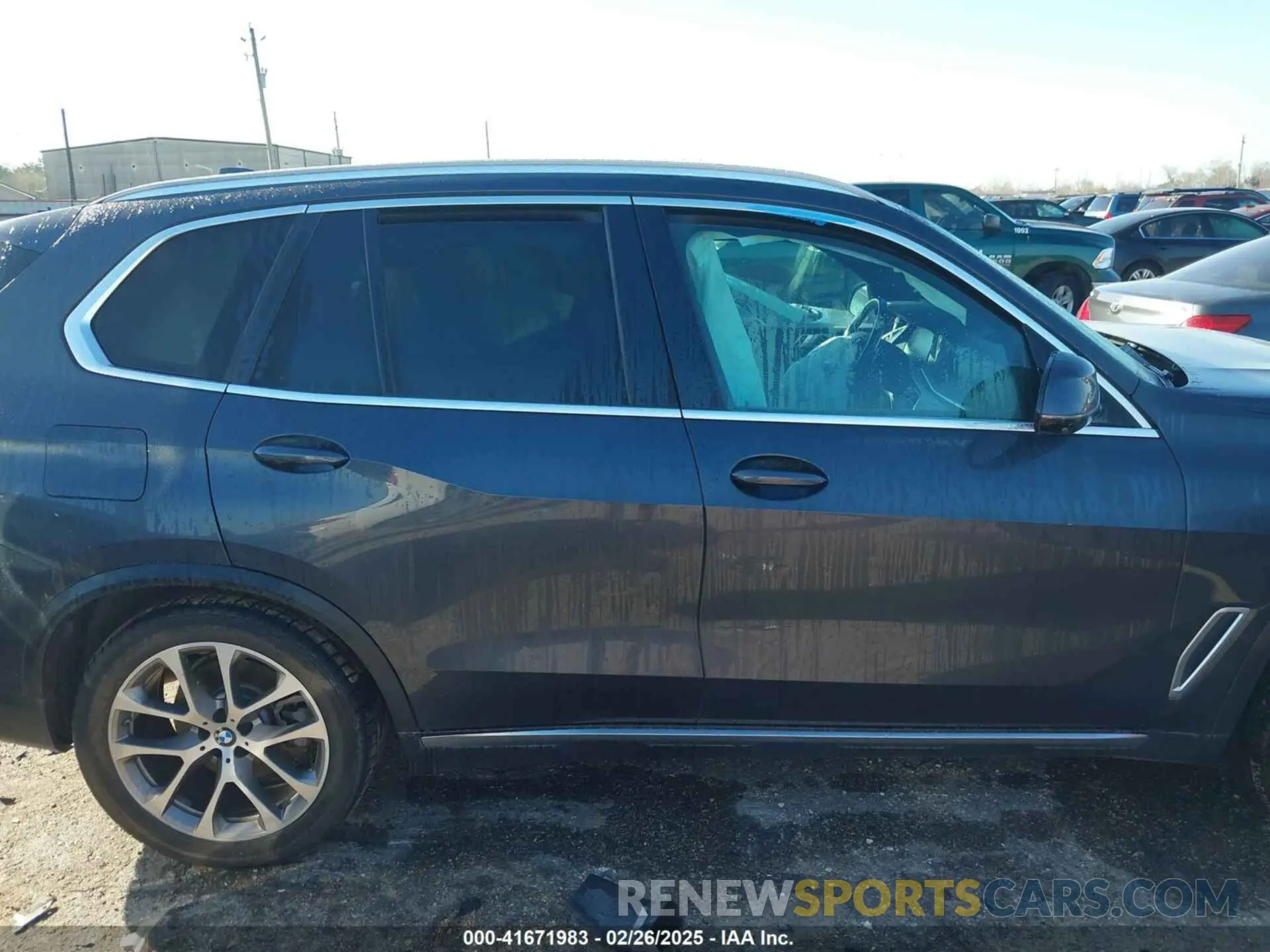 13 Photograph of a damaged car 5UXCR4C05L9C54889 BMW X5 2020