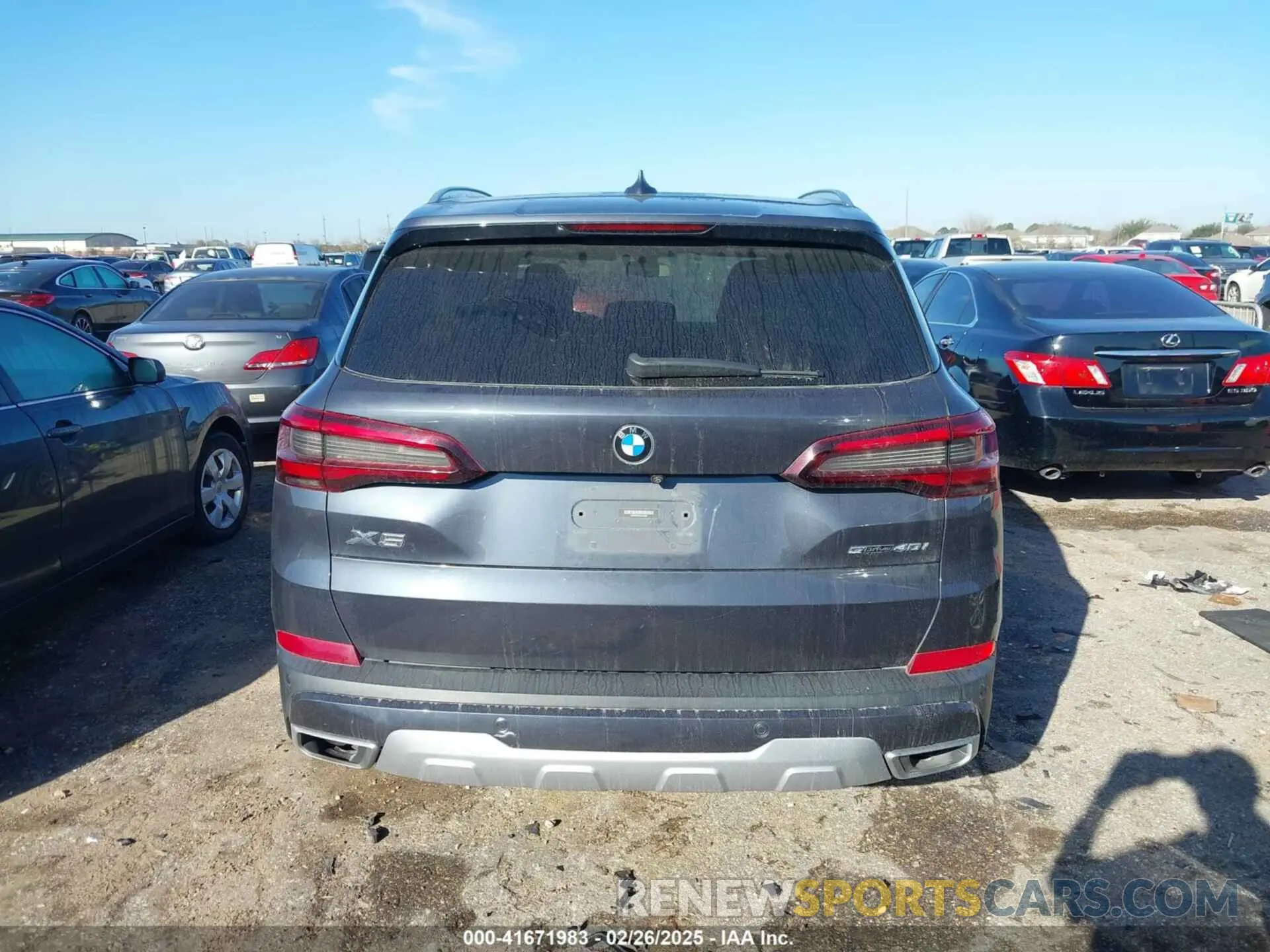 16 Photograph of a damaged car 5UXCR4C05L9C54889 BMW X5 2020