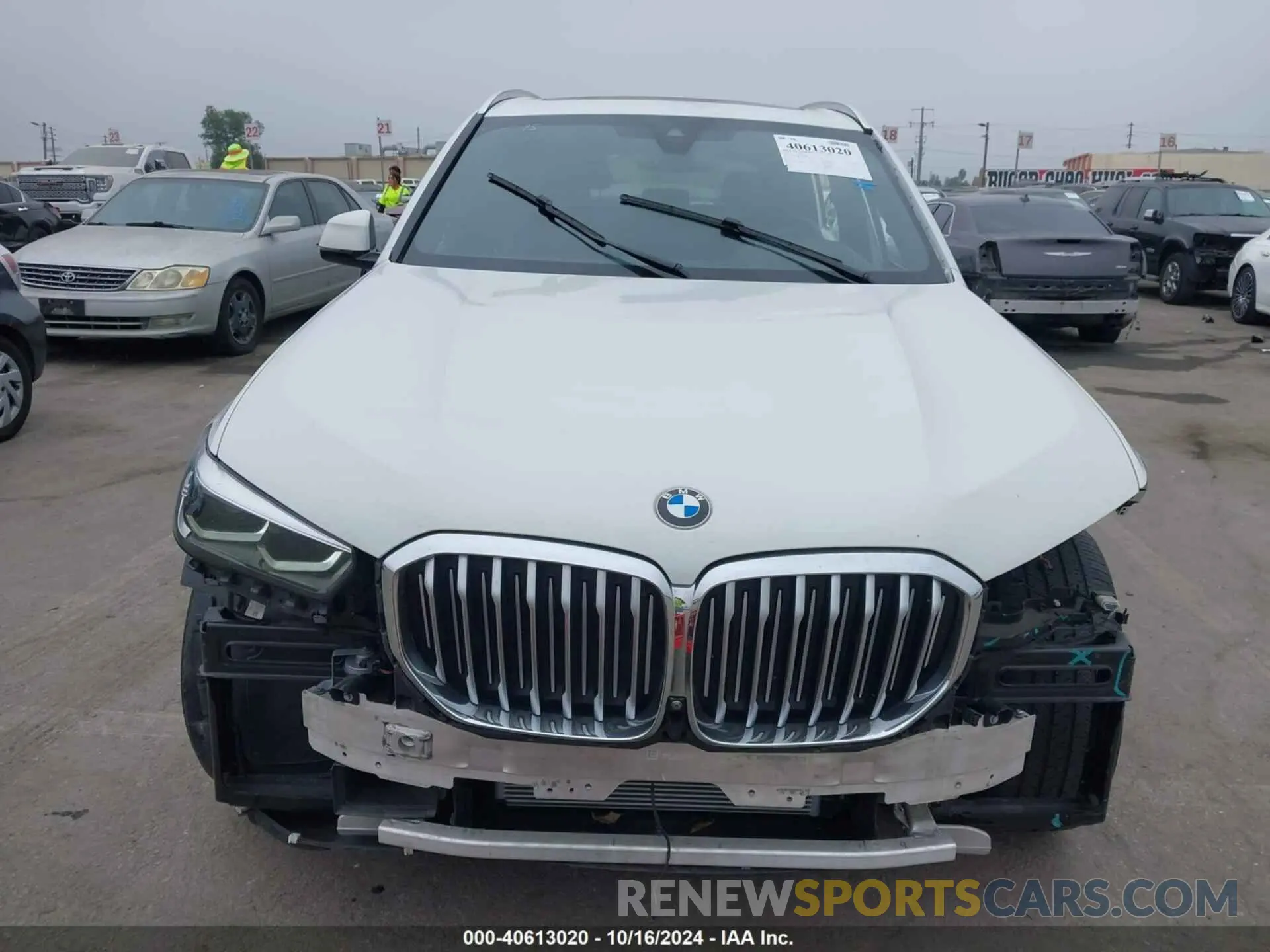 13 Photograph of a damaged car 5UXCR4C06L9C25109 BMW X5 2020