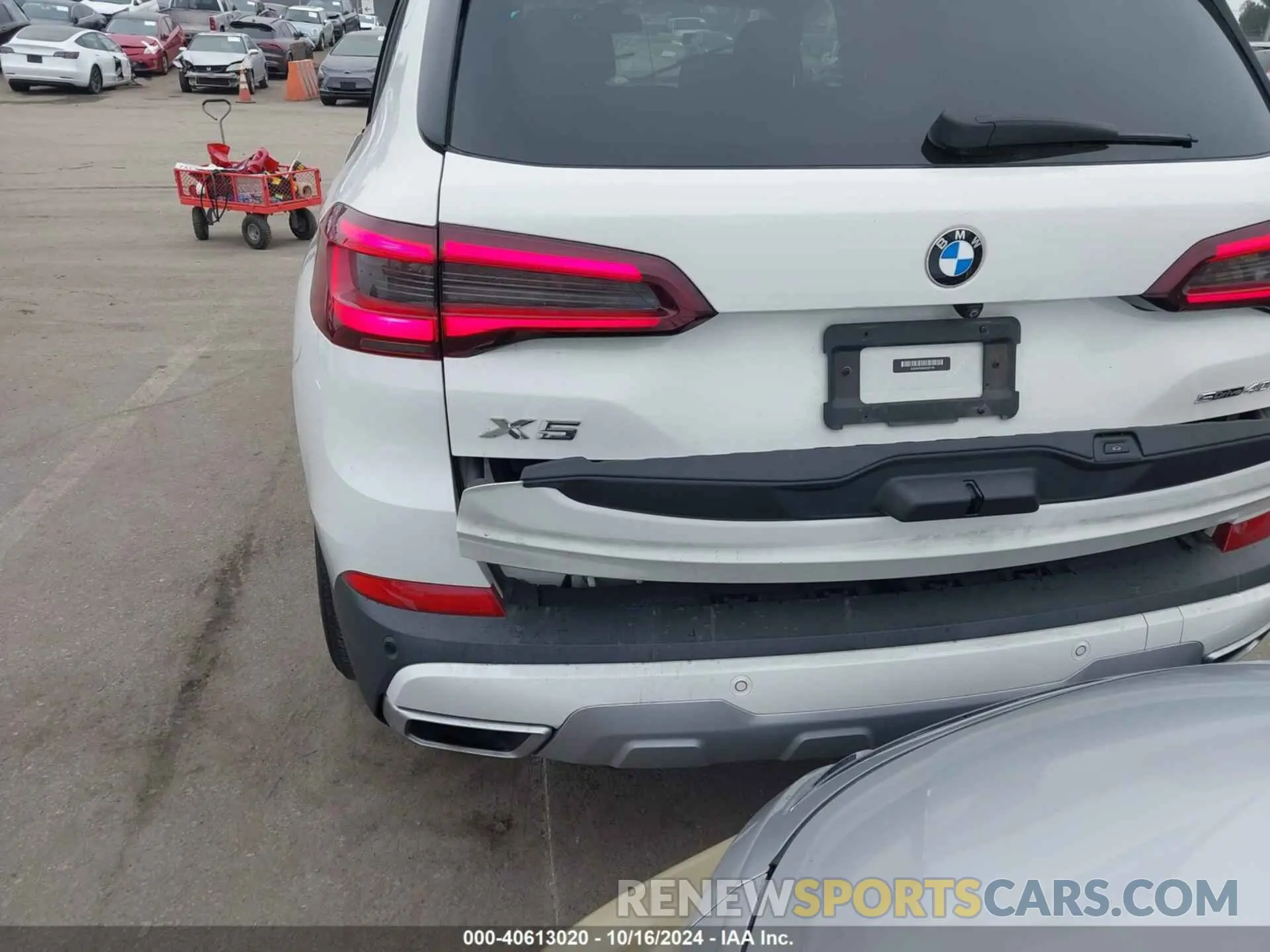 19 Photograph of a damaged car 5UXCR4C06L9C25109 BMW X5 2020