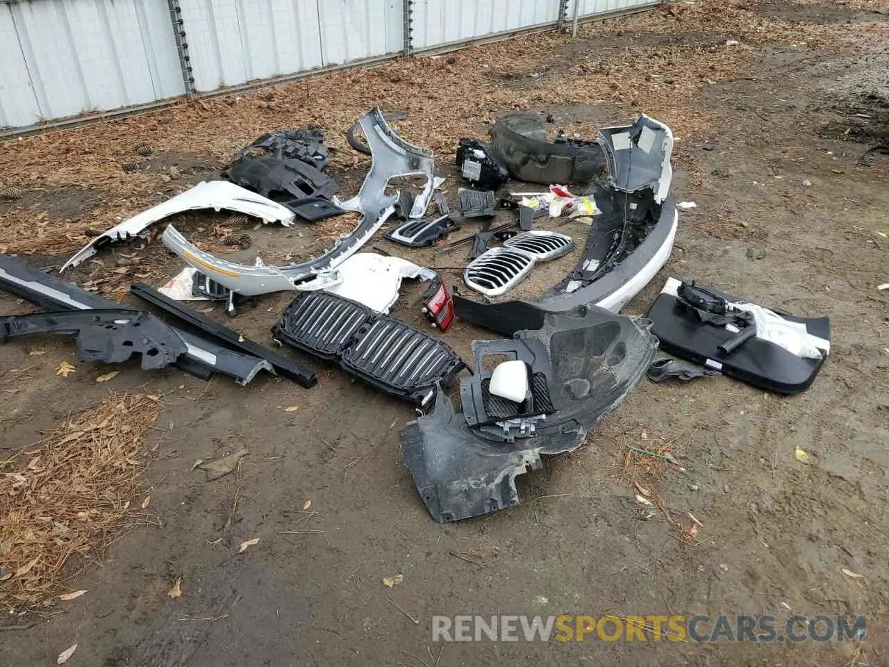 13 Photograph of a damaged car 5UXCR4C07L9C17567 BMW X5 2020