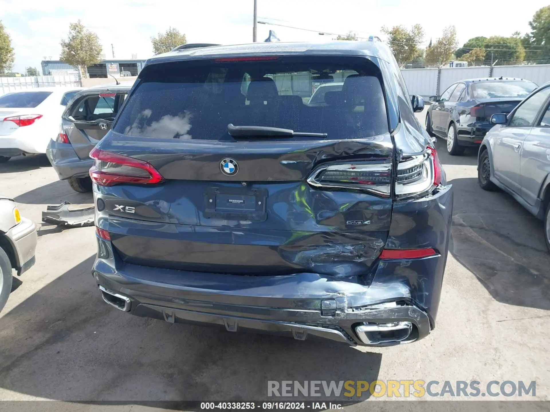 16 Photograph of a damaged car 5UXCR4C07LLT18687 BMW X5 2020