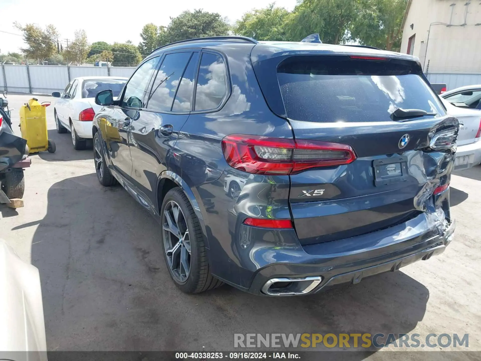 3 Photograph of a damaged car 5UXCR4C07LLT18687 BMW X5 2020