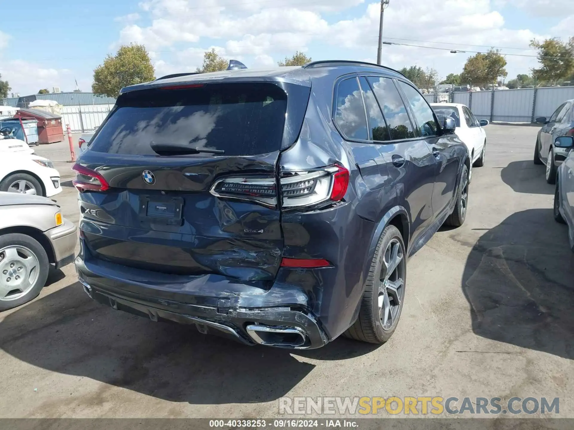 4 Photograph of a damaged car 5UXCR4C07LLT18687 BMW X5 2020