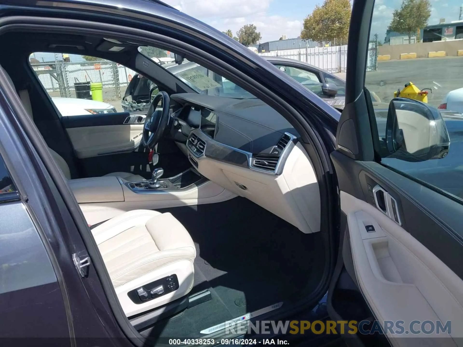5 Photograph of a damaged car 5UXCR4C07LLT18687 BMW X5 2020