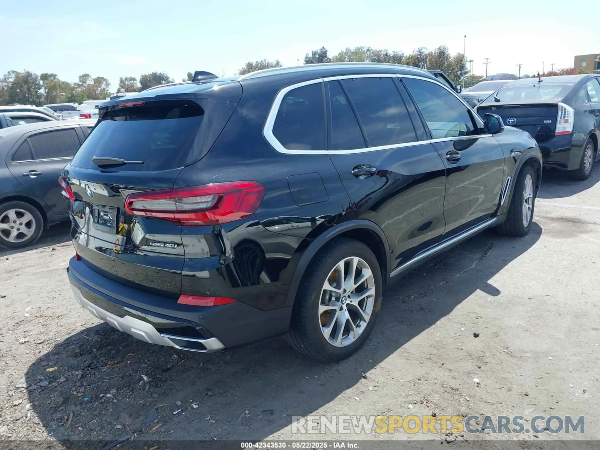 4 Photograph of a damaged car 5UXCR4C07LLW64836 BMW X5 2020