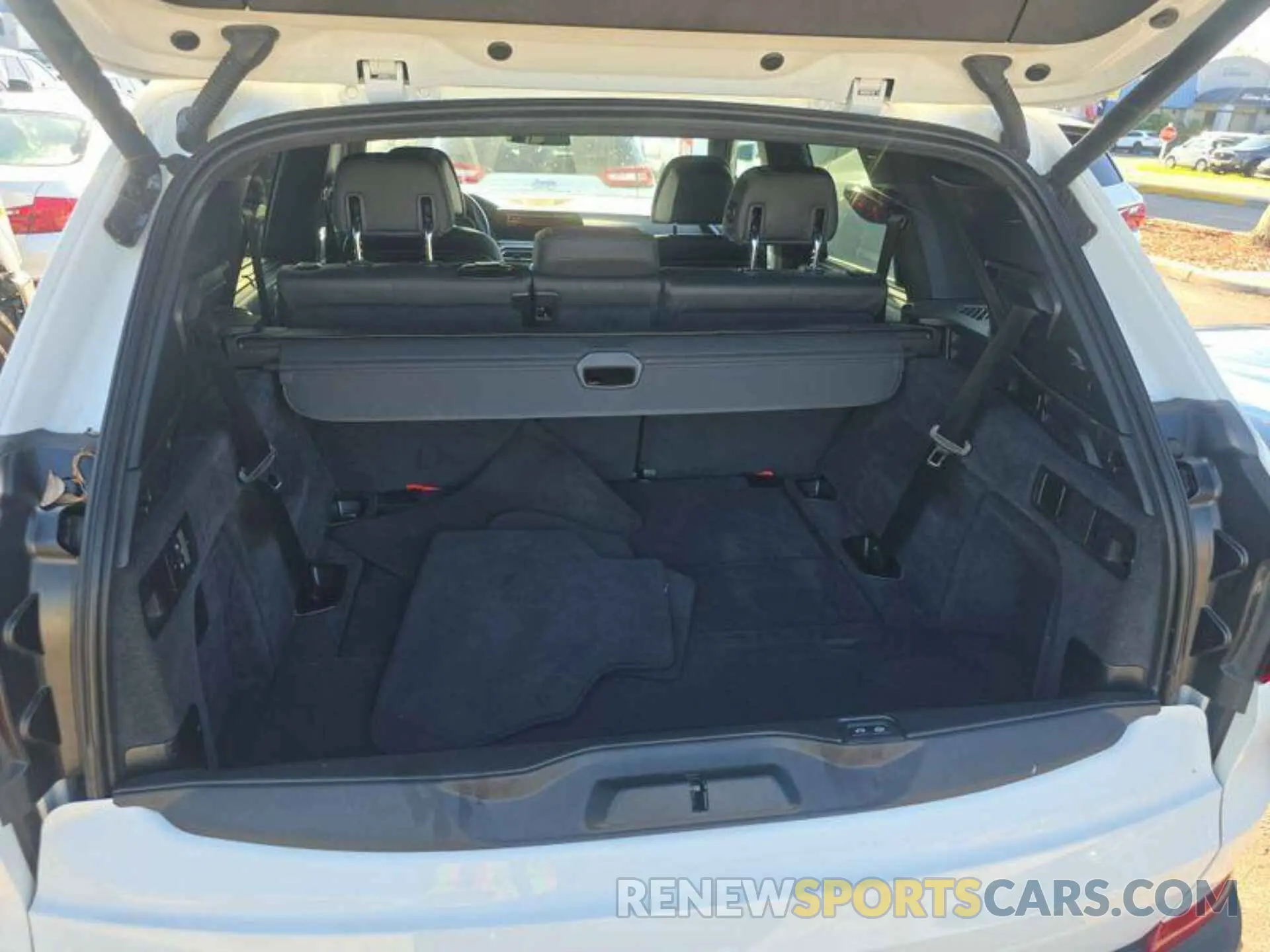 16 Photograph of a damaged car 5UXCR4C08L9B46718 BMW X5 2020