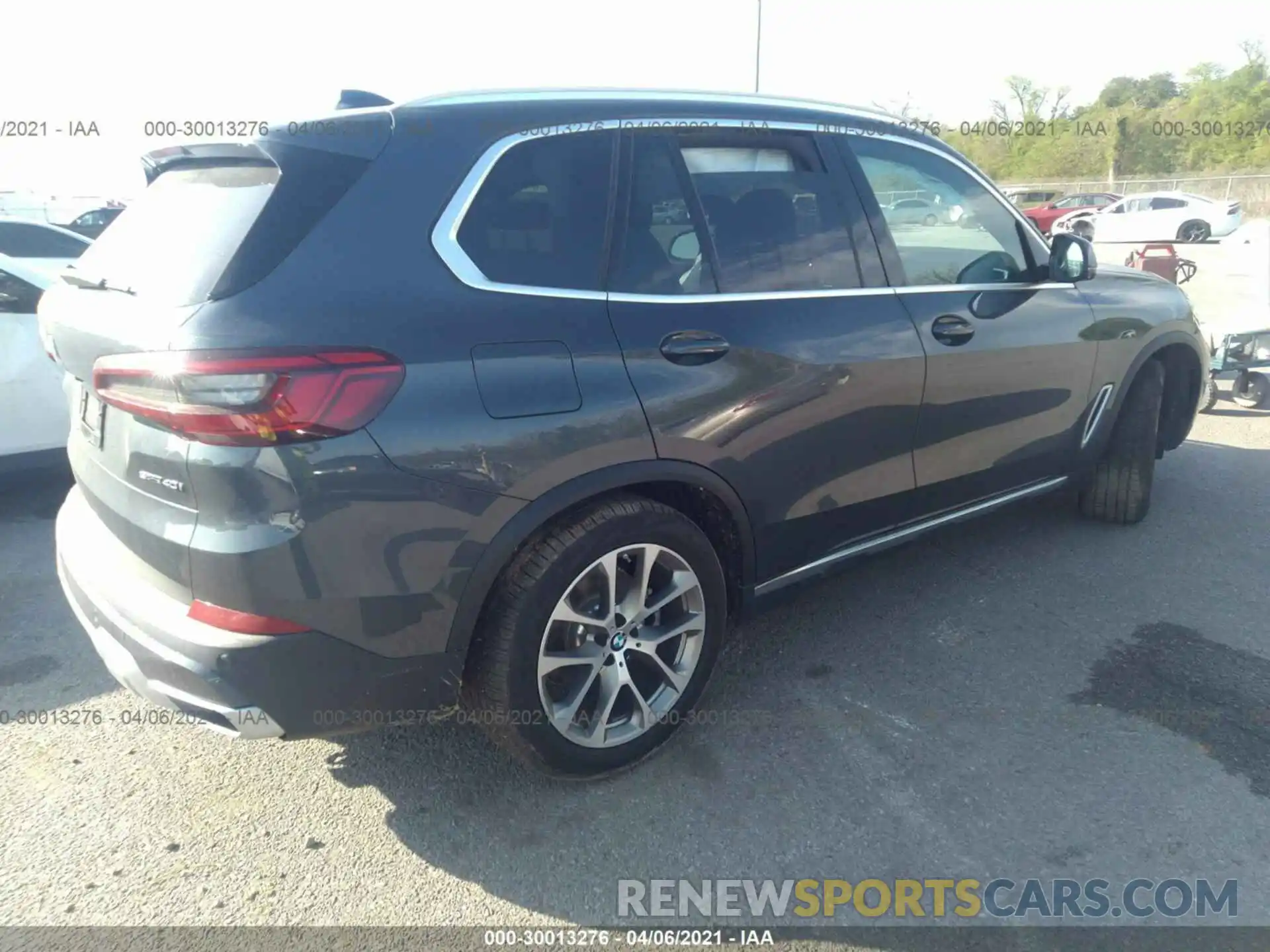 4 Photograph of a damaged car 5UXCR4C08L9B56617 BMW X5 2020