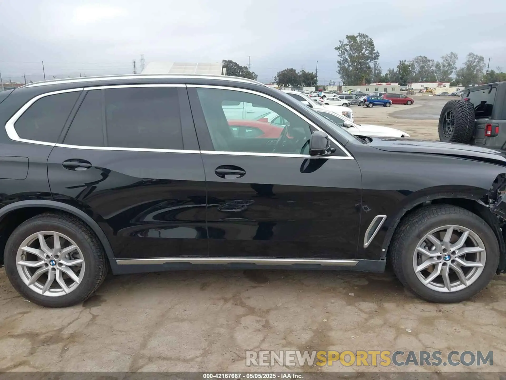 14 Photograph of a damaged car 5UXCR4C08L9C07517 BMW X5 2020