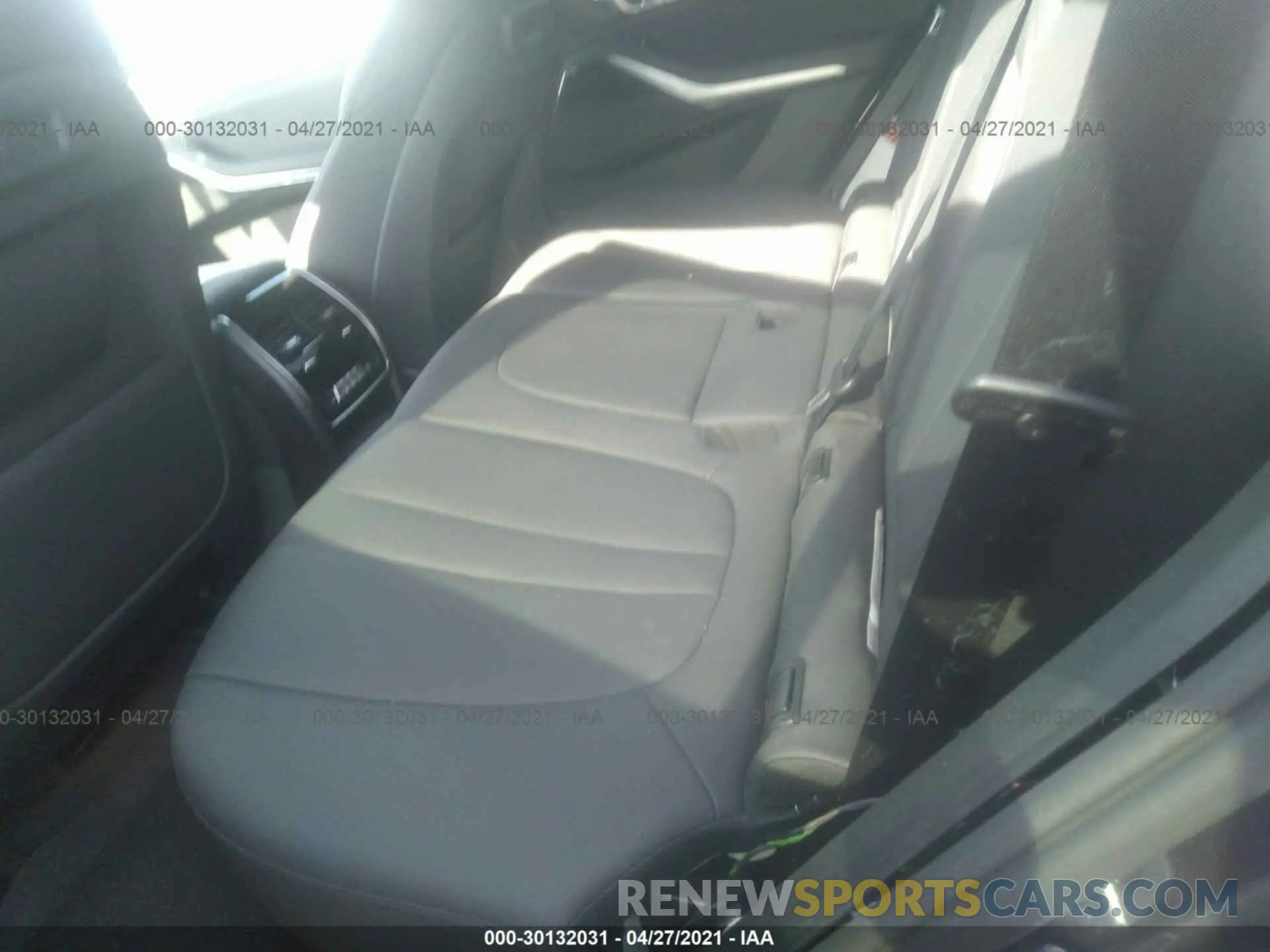 8 Photograph of a damaged car 5UXCR4C09L9B20208 BMW X5 2020