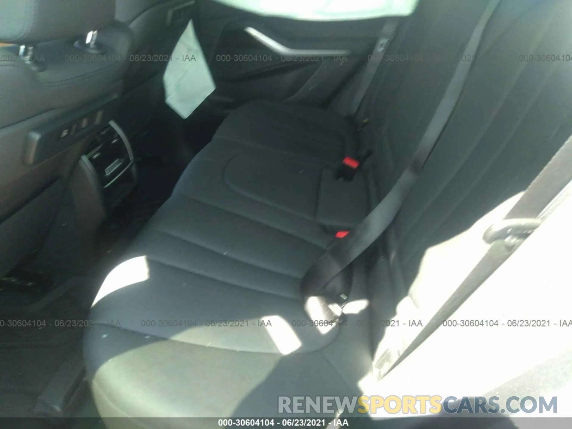 8 Photograph of a damaged car 5UXCR4C09L9B33508 BMW X5 2020