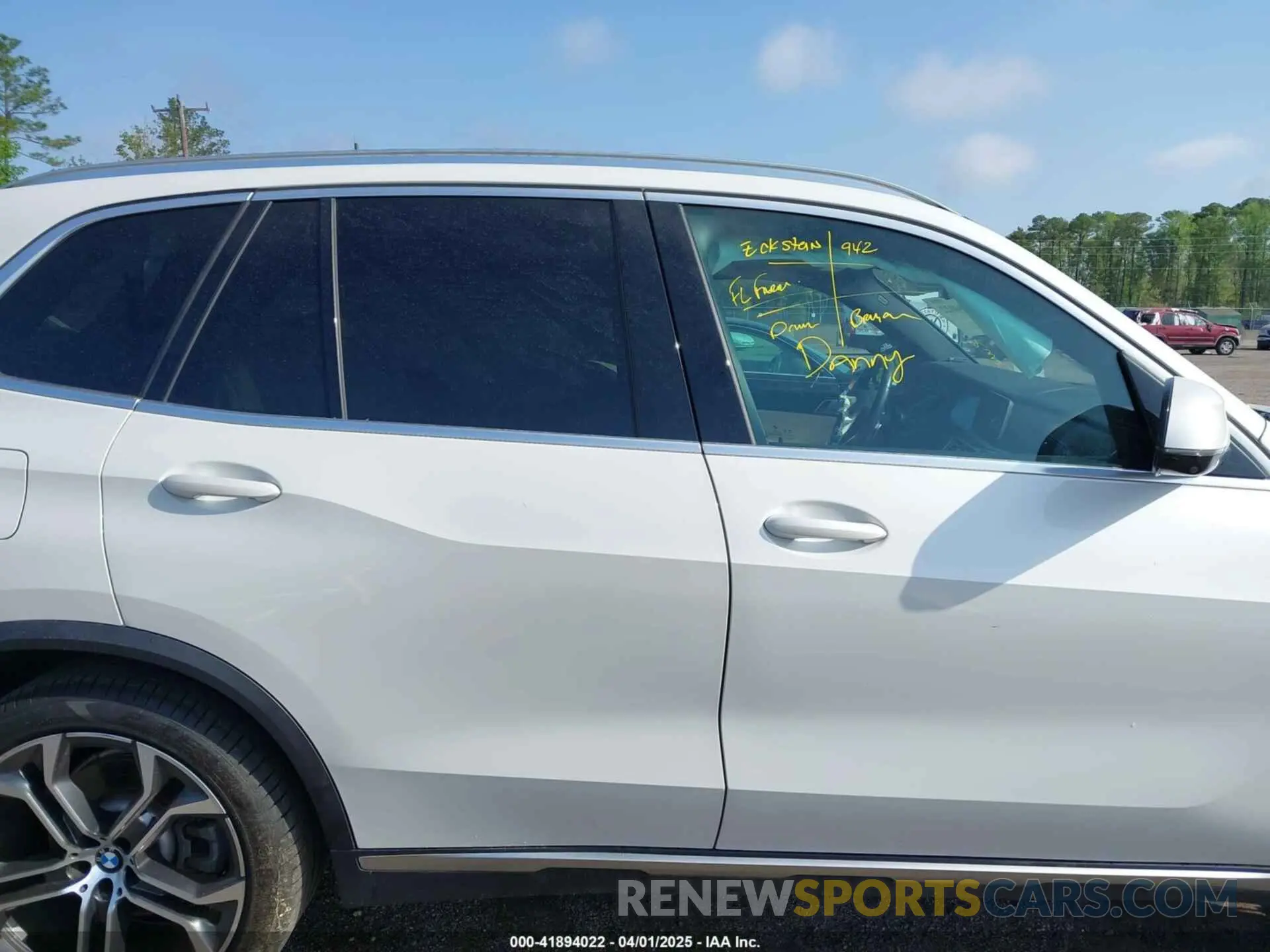 14 Photograph of a damaged car 5UXCR4C09L9B91649 BMW X5 2020