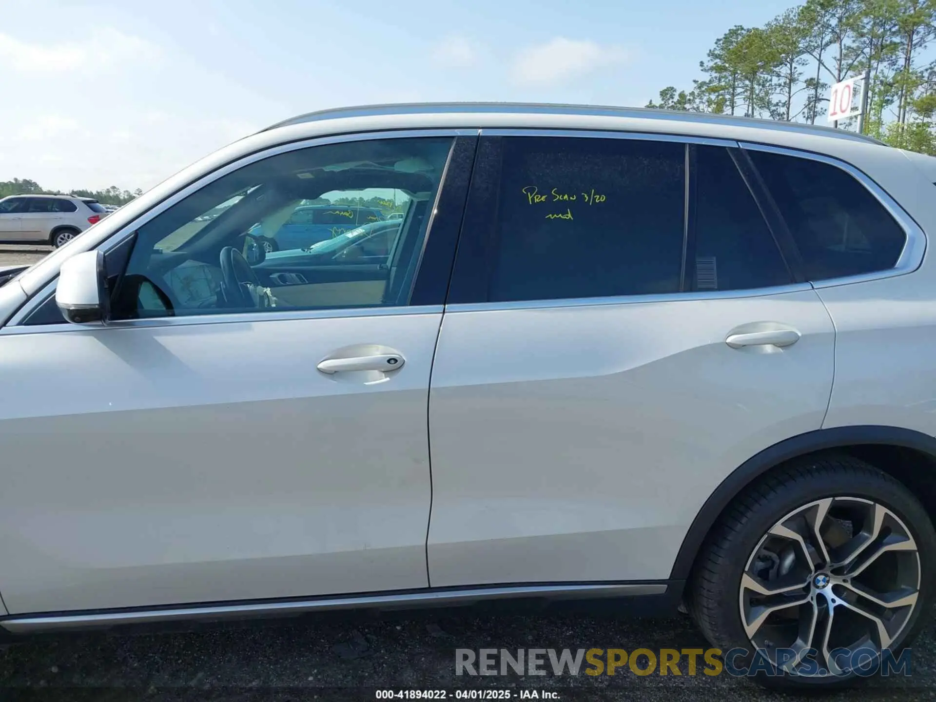 15 Photograph of a damaged car 5UXCR4C09L9B91649 BMW X5 2020