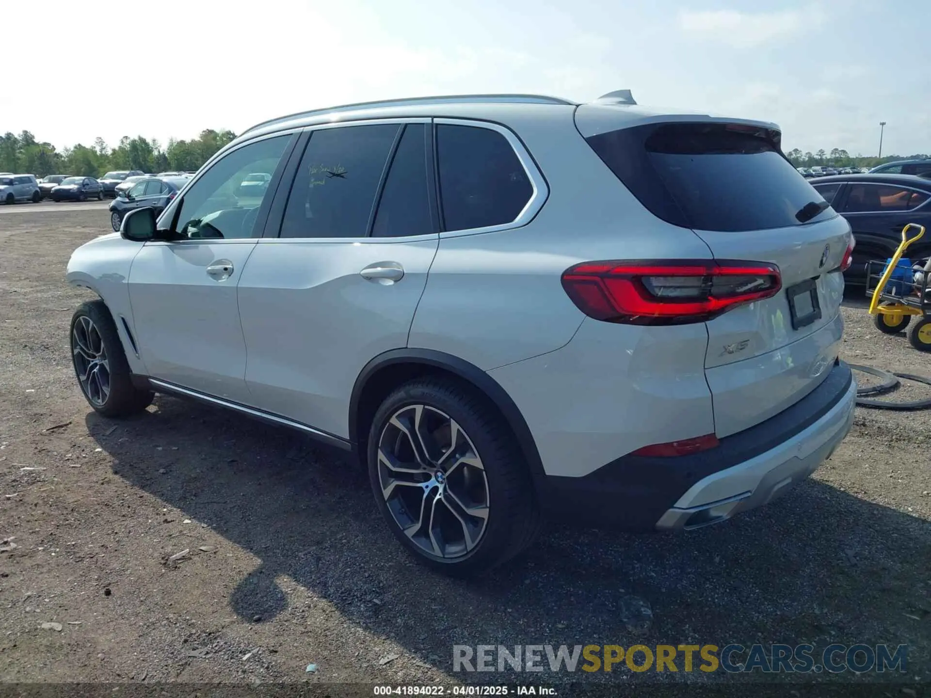 3 Photograph of a damaged car 5UXCR4C09L9B91649 BMW X5 2020