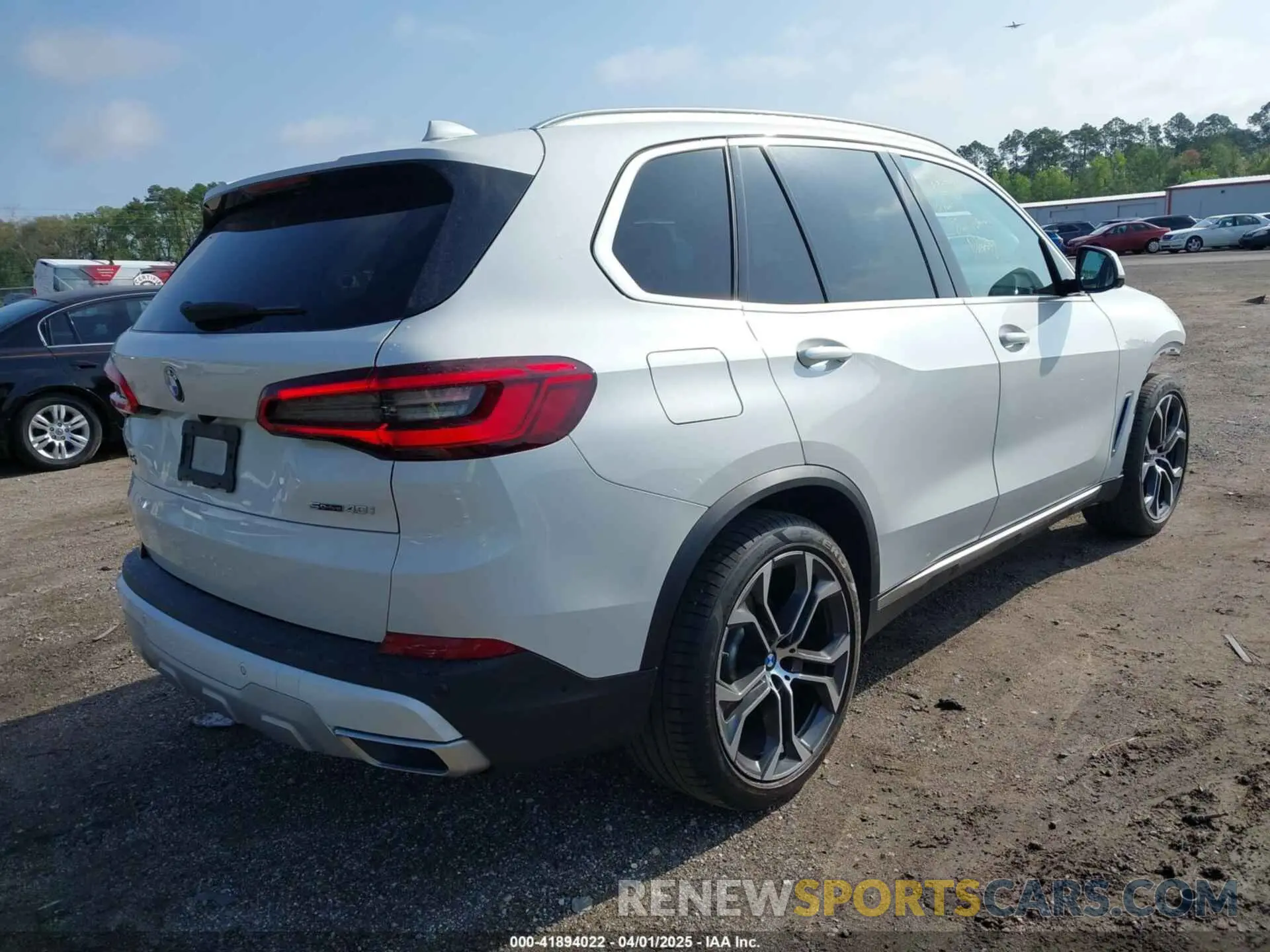4 Photograph of a damaged car 5UXCR4C09L9B91649 BMW X5 2020