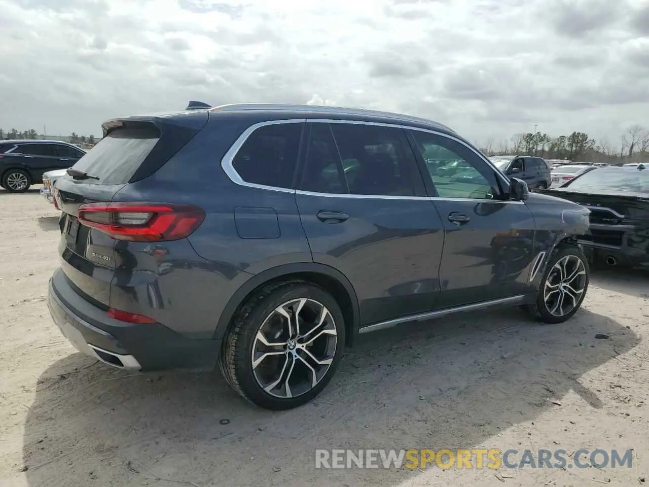 3 Photograph of a damaged car 5UXCR4C09L9C40204 BMW X5 2020