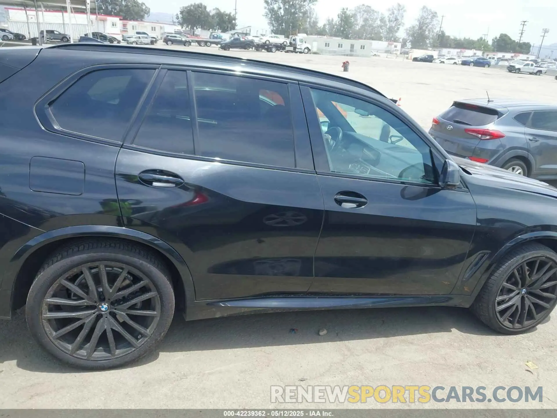 13 Photograph of a damaged car 5UXCR4C0XLLW64443 BMW X5 2020