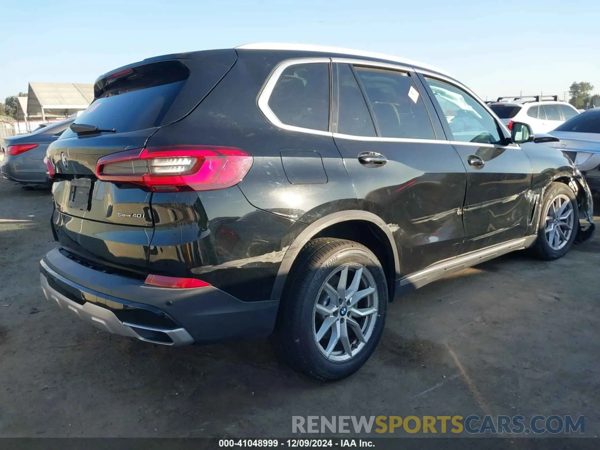 4 Photograph of a damaged car 5UXCR4C0XLLW65026 BMW X5 2020