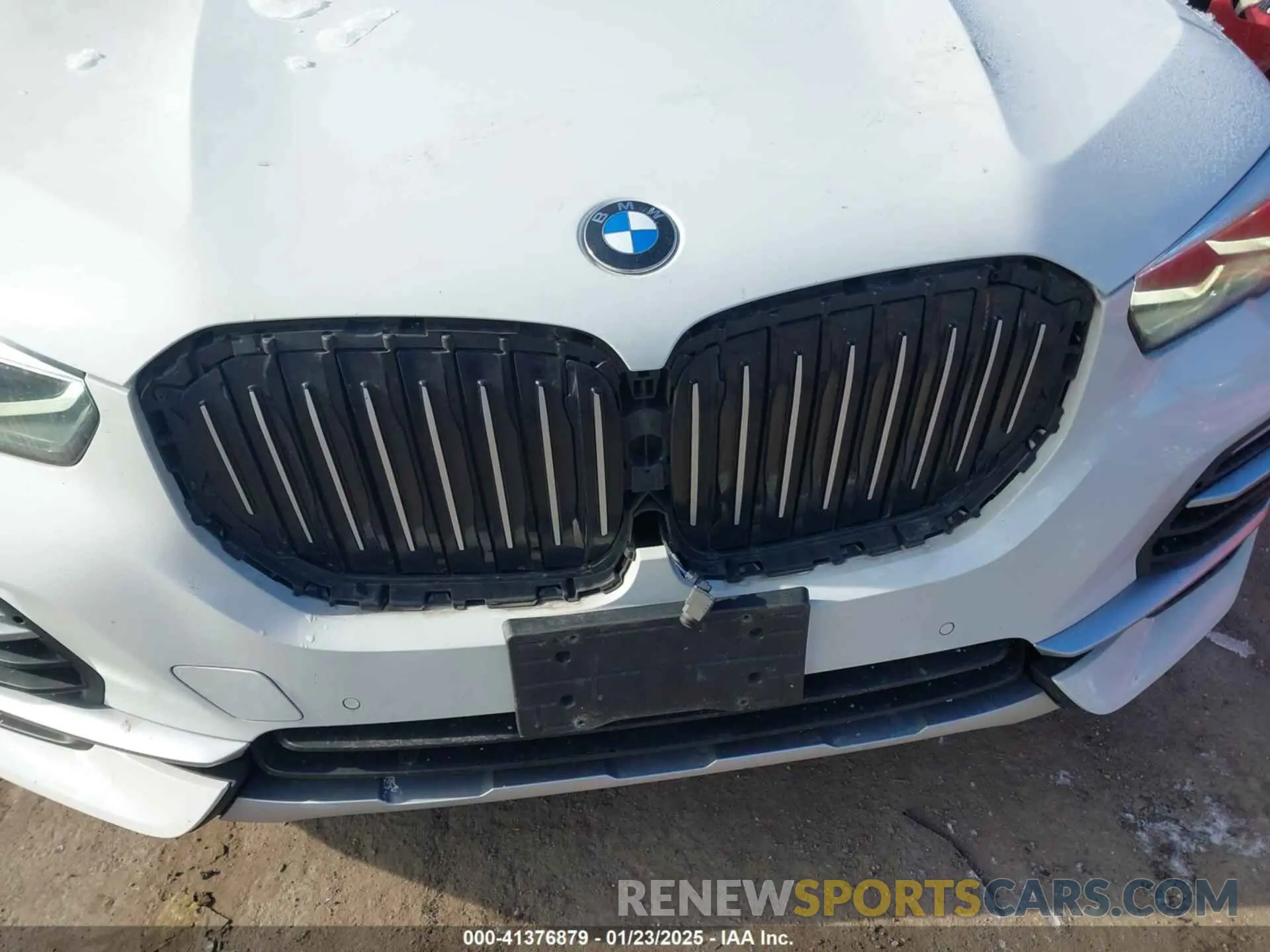 18 Photograph of a damaged car 5UXCR6C00L9B11070 BMW X5 2020