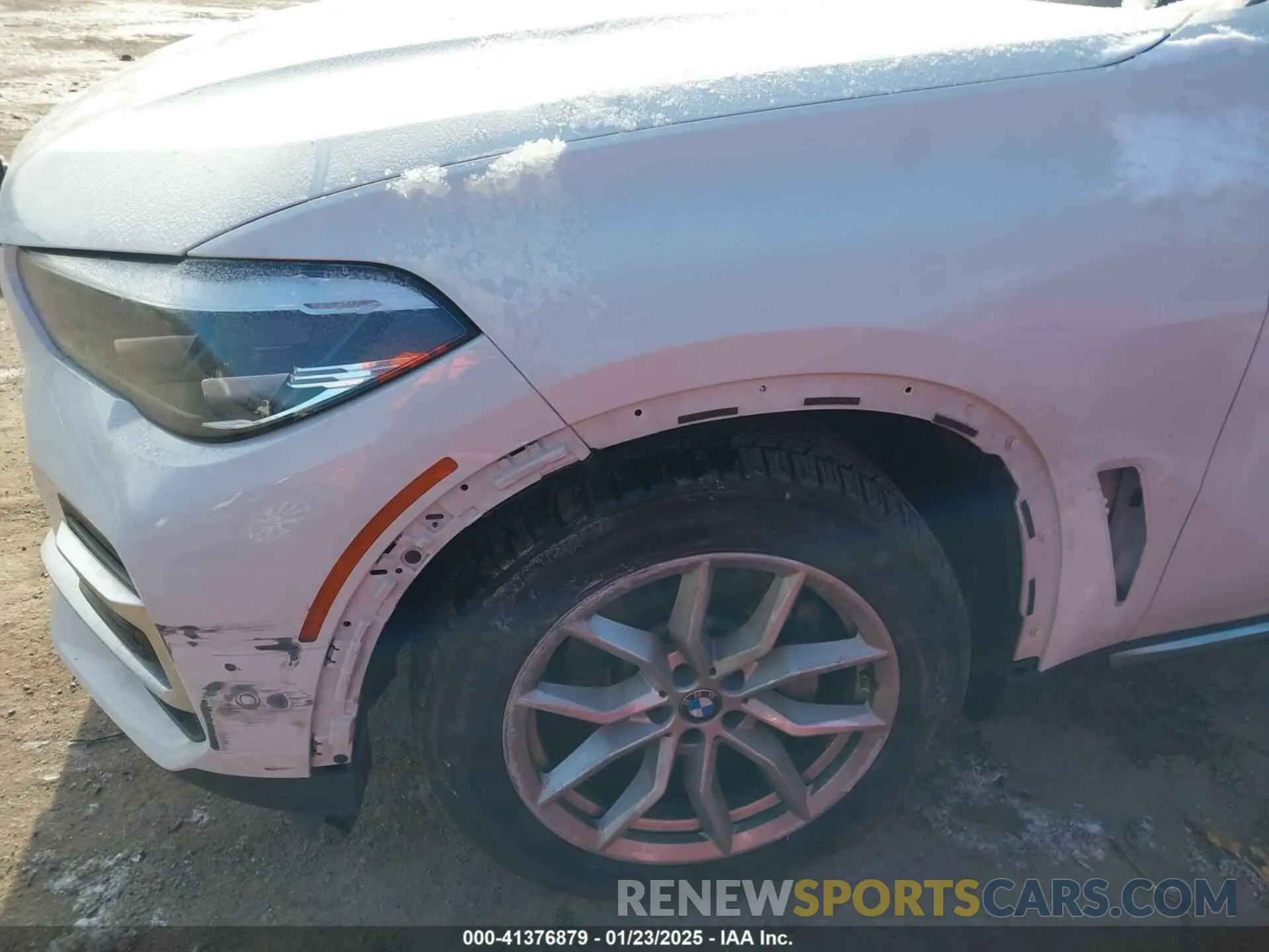 19 Photograph of a damaged car 5UXCR6C00L9B11070 BMW X5 2020