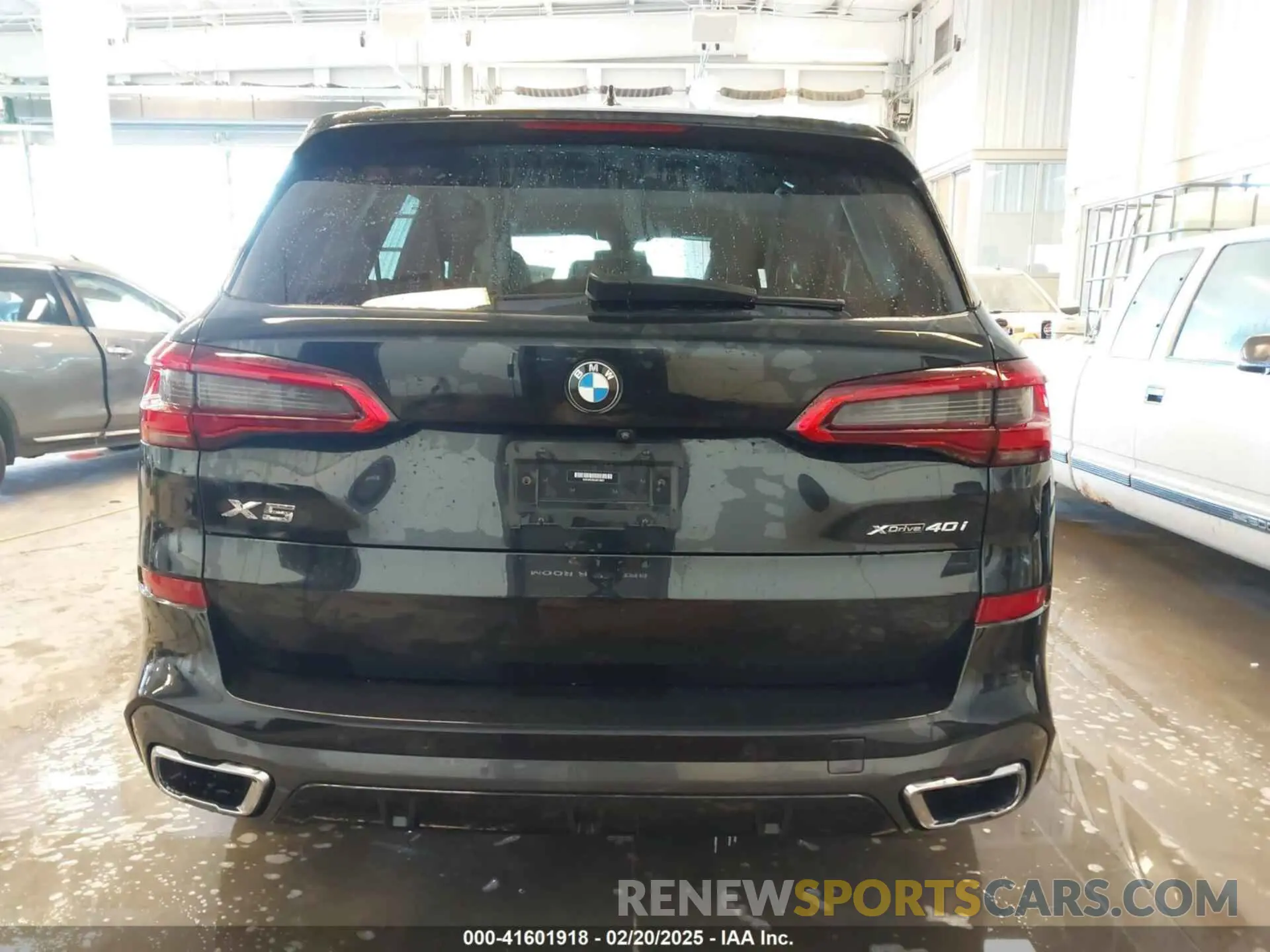 17 Photograph of a damaged car 5UXCR6C00L9B13823 BMW X5 2020