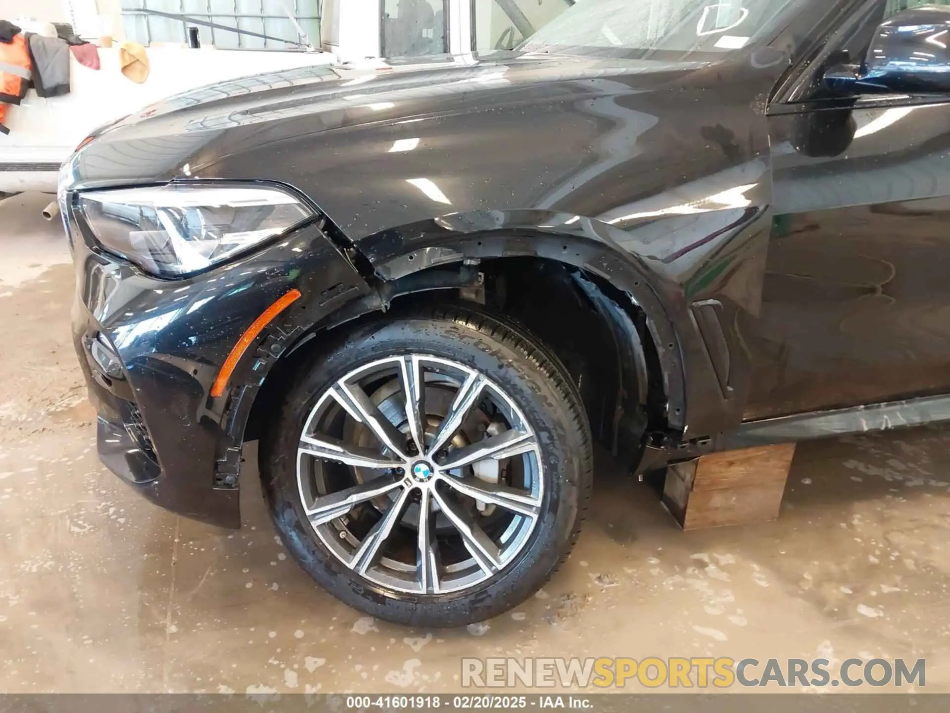 6 Photograph of a damaged car 5UXCR6C00L9B13823 BMW X5 2020