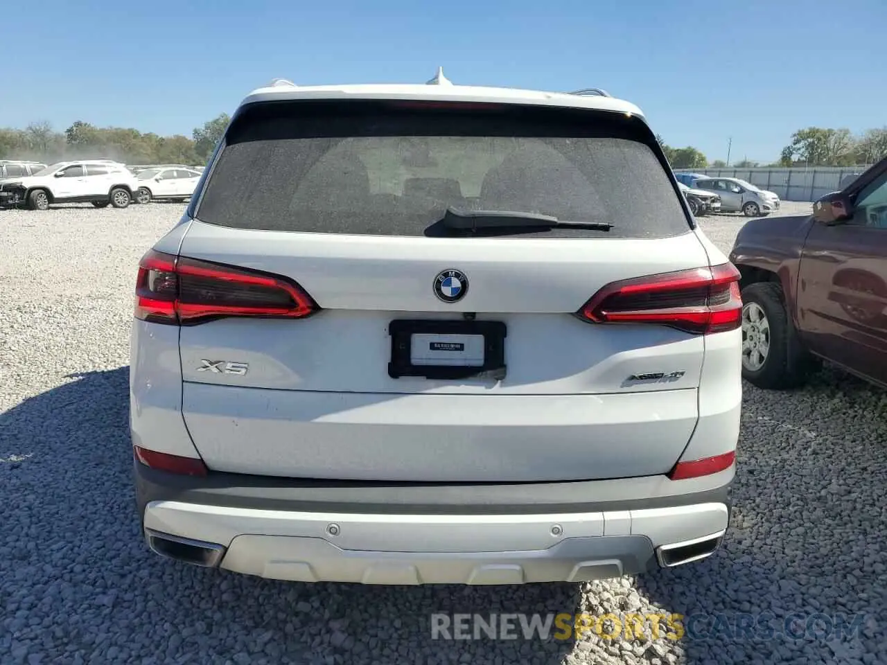 6 Photograph of a damaged car 5UXCR6C00L9B92720 BMW X5 2020
