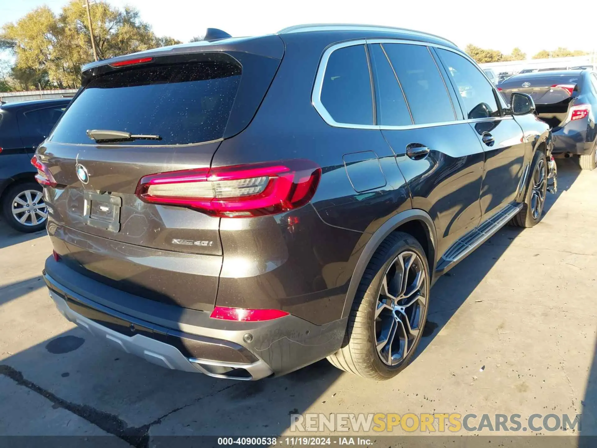 4 Photograph of a damaged car 5UXCR6C00L9D51185 BMW X5 2020