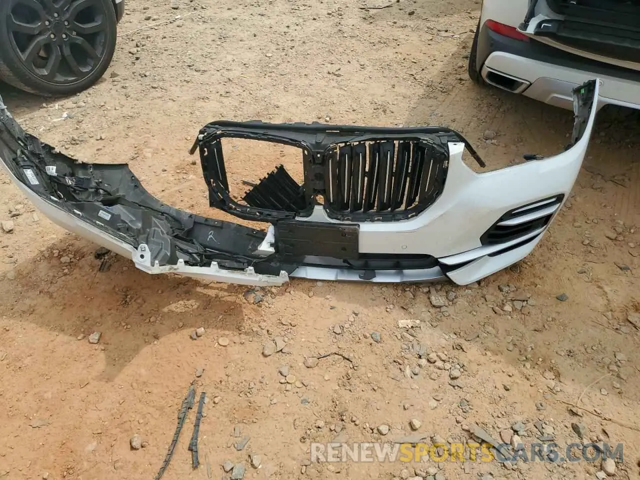 13 Photograph of a damaged car 5UXCR6C01L9B08968 BMW X5 2020